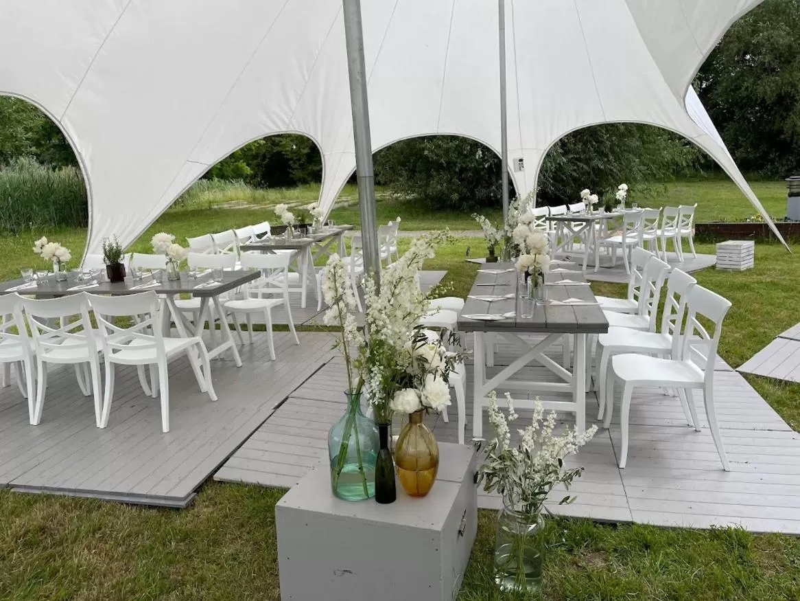 Garden view in Hotel Victor Pruszków DeSilva