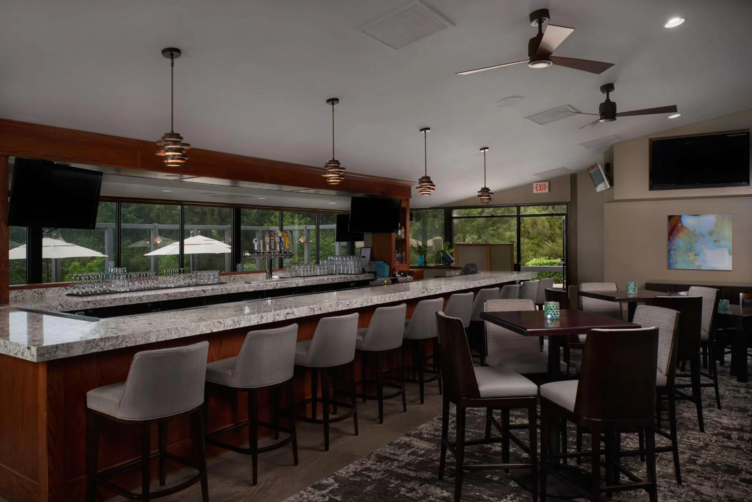 Lounge or bar in Best Western Plus Agate Beach Inn