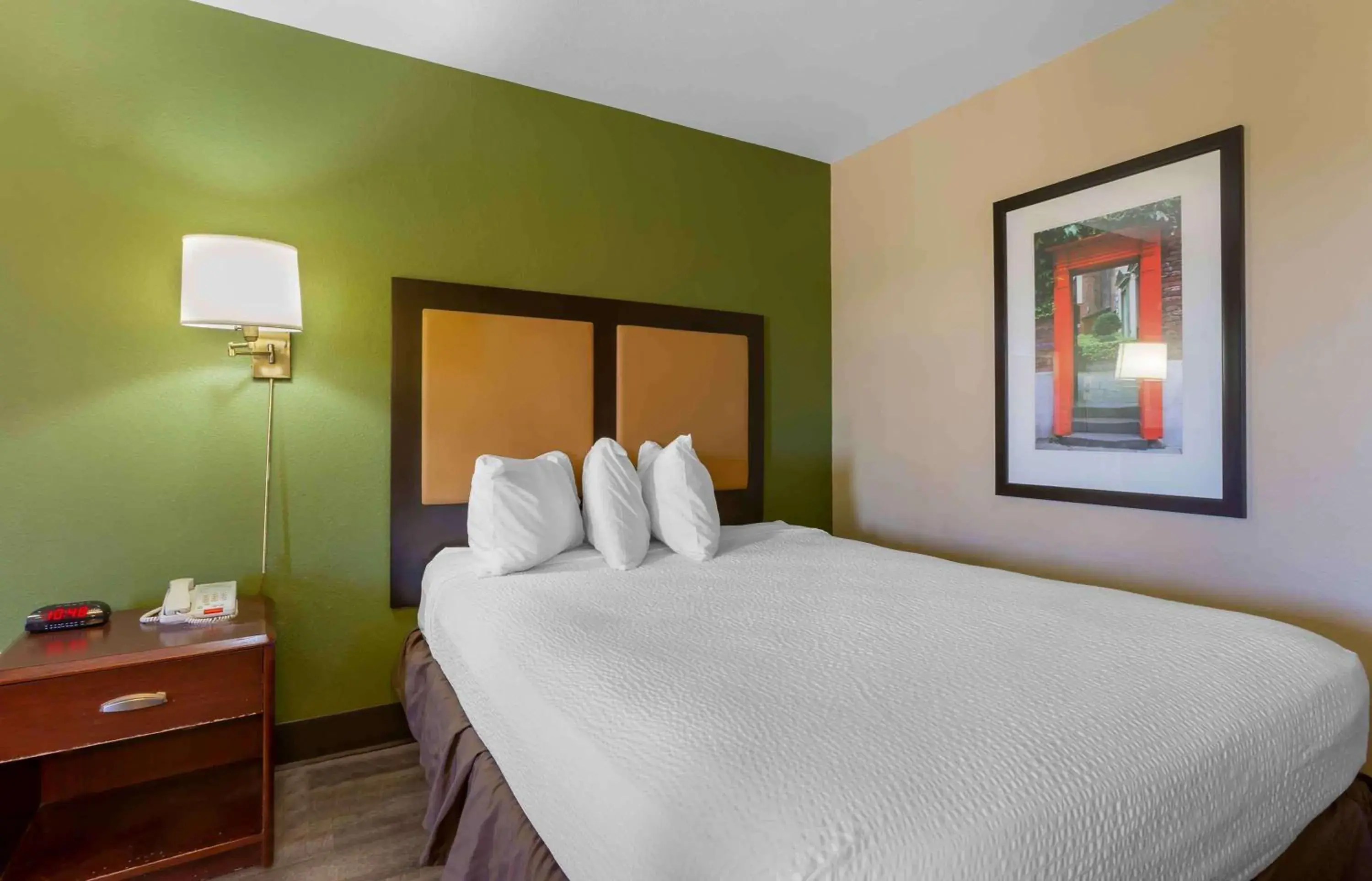 Bedroom, Bed in Extended Stay America Suites - Phoenix - Chandler - E Chandler Blvd
