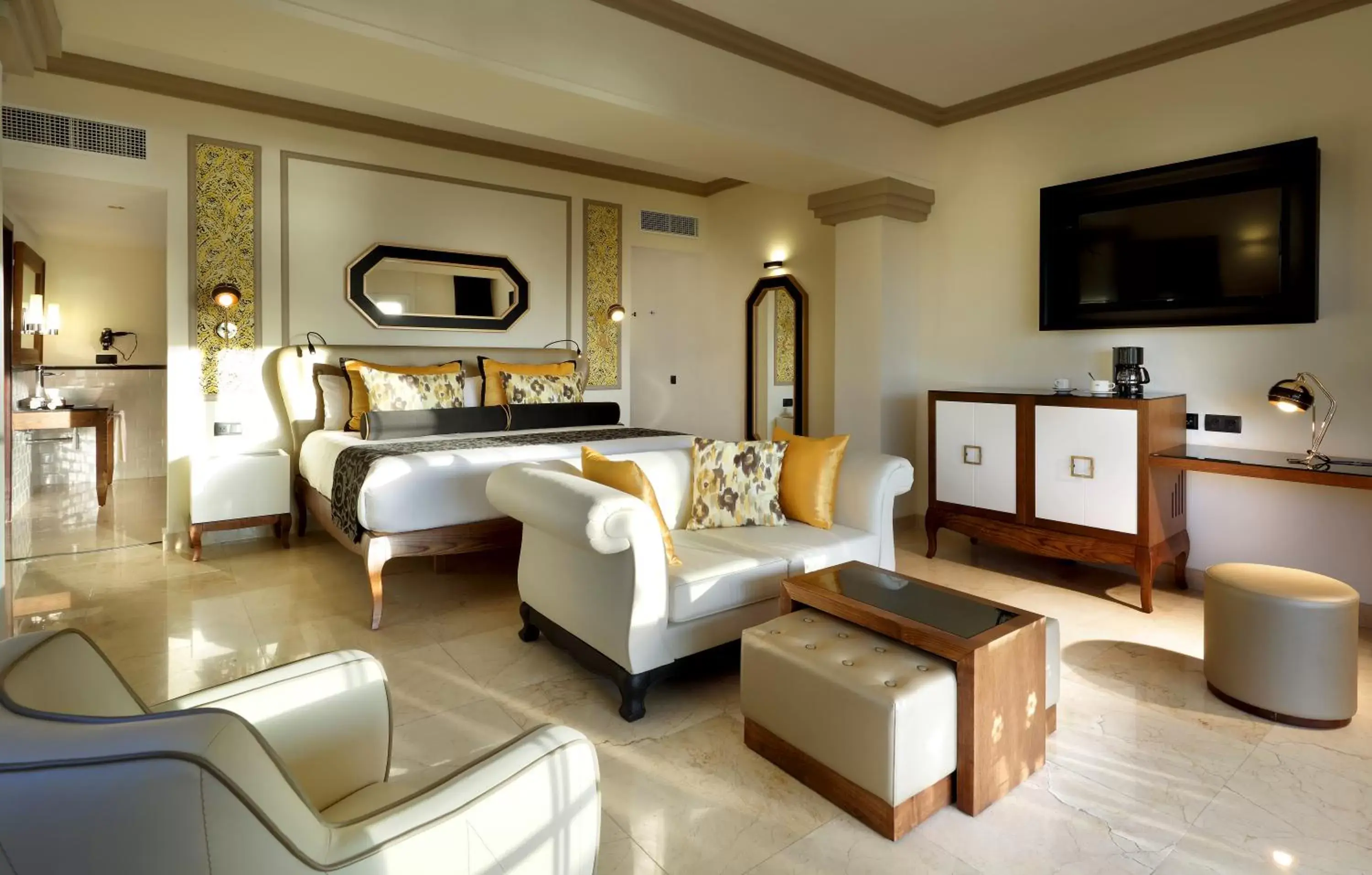 Living room, Seating Area in Grand Palladium Lady Hamilton Resort & Spa - All Inclusive