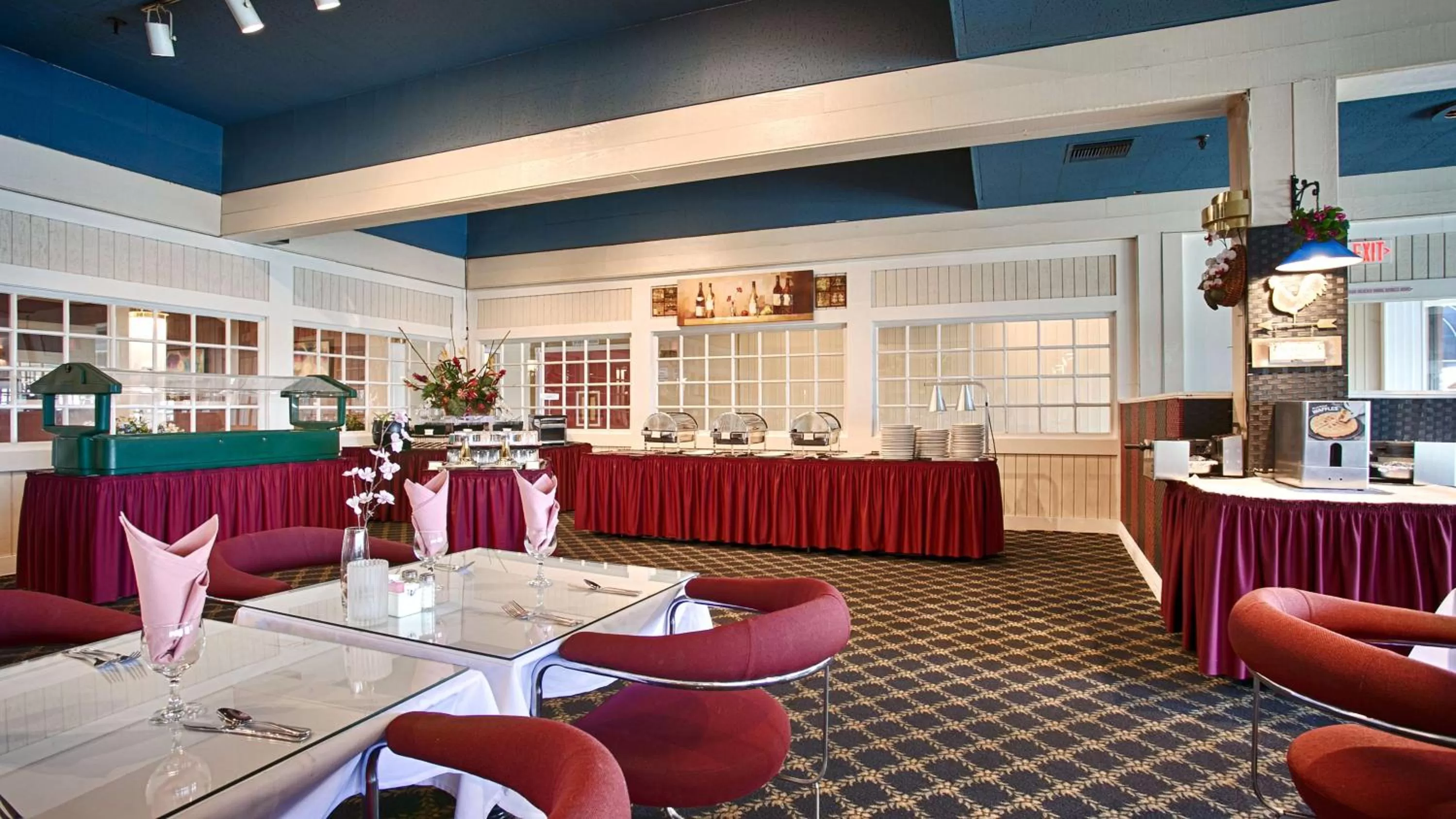 Restaurant/places to eat in Golden Sails Hotel