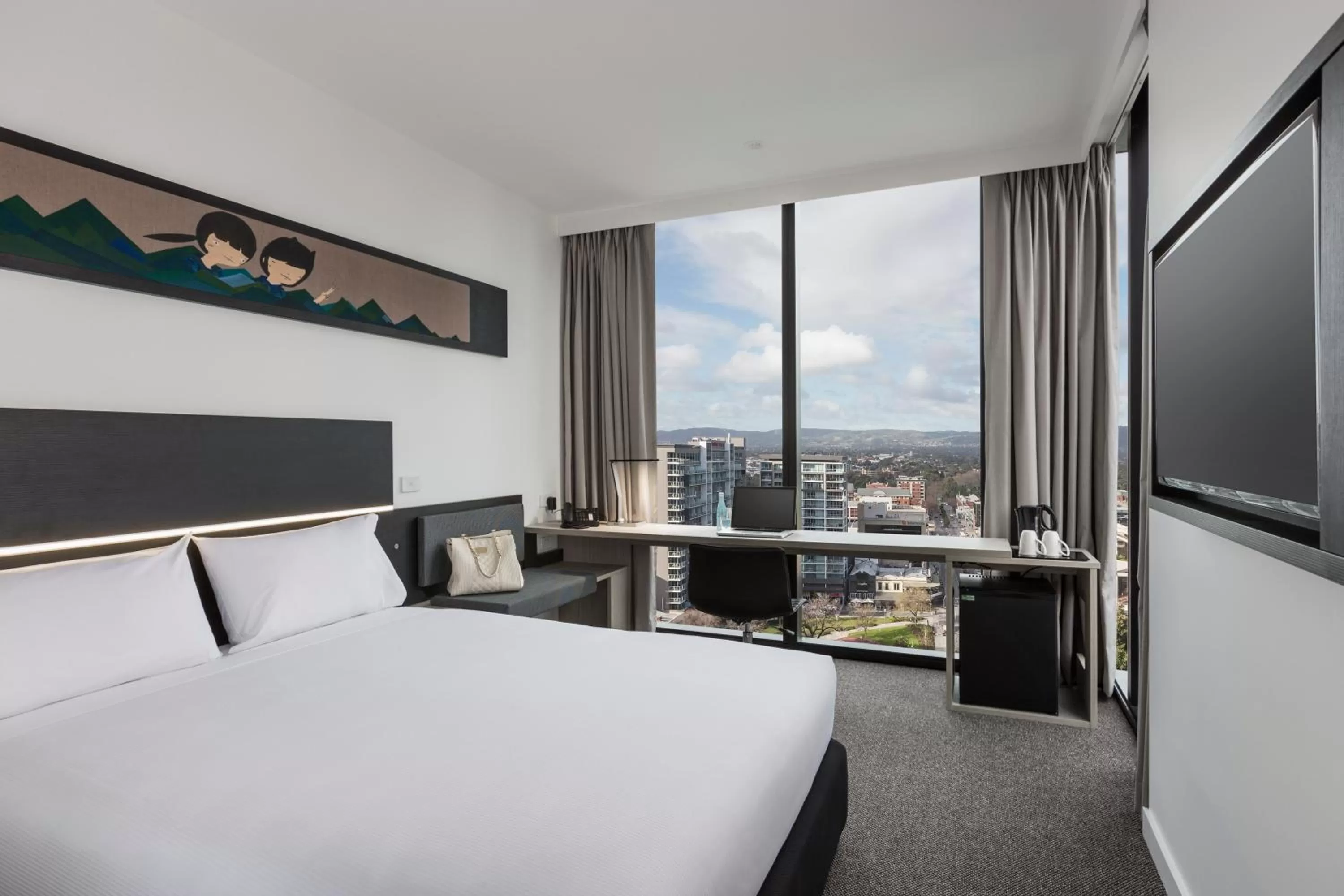 Photo of the whole room, Bed in ibis Adelaide