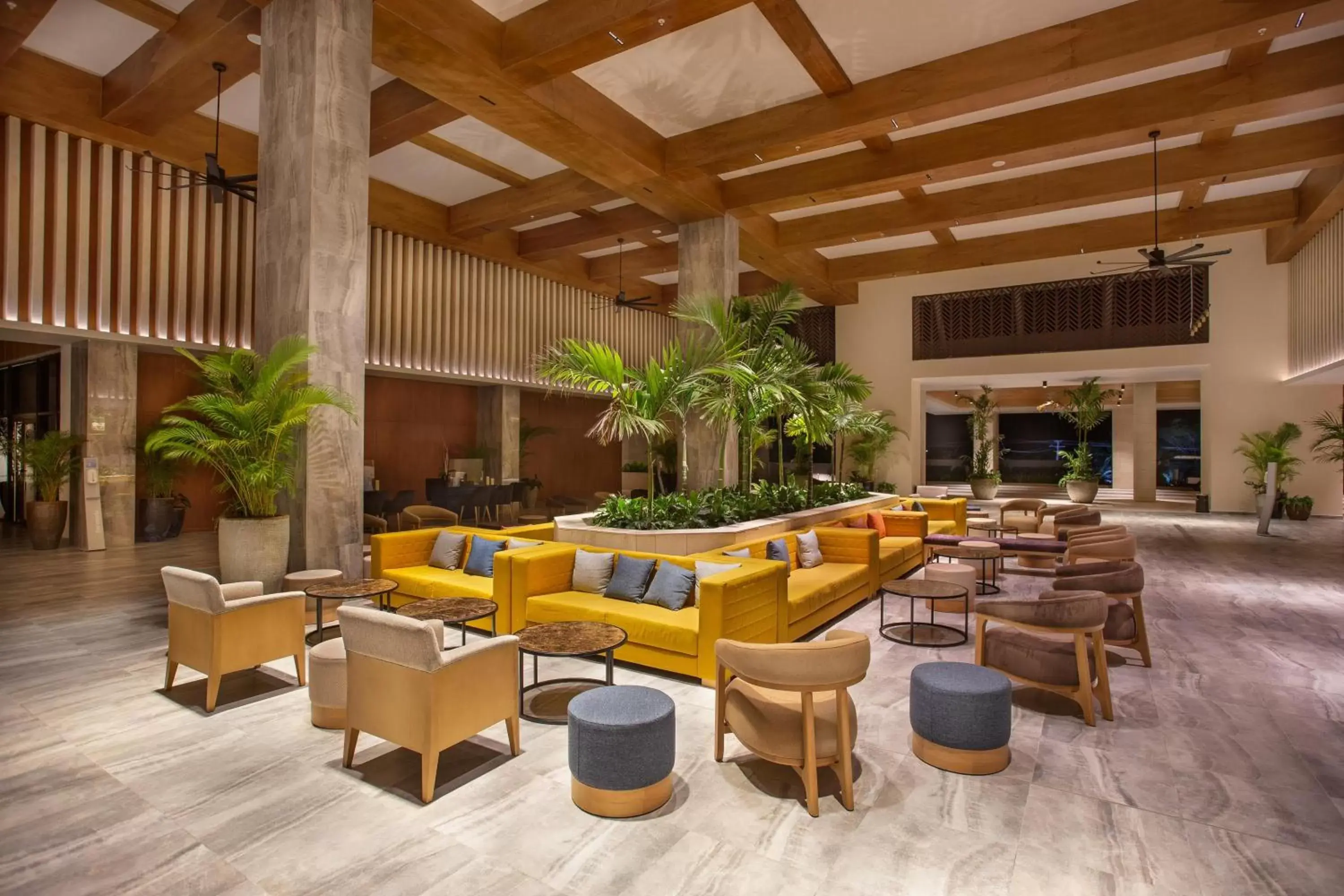 Lobby or reception, Lounge/Bar in Serenade Punta Cana Beach & Spa Resort