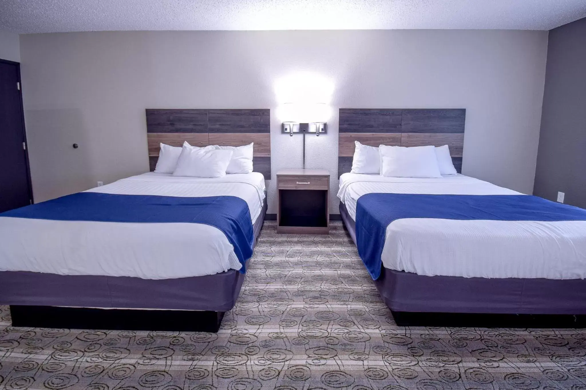 Photo of the whole room, Bed in Days Inn & Suites by Wyndham Wisconsin Dells