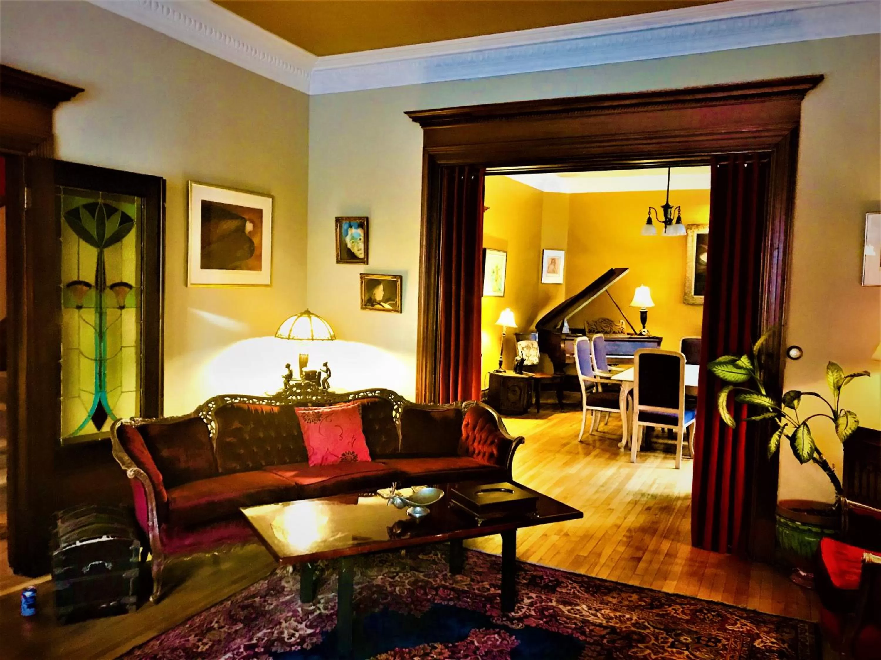 Communal lounge/ TV room in B&B Quebec