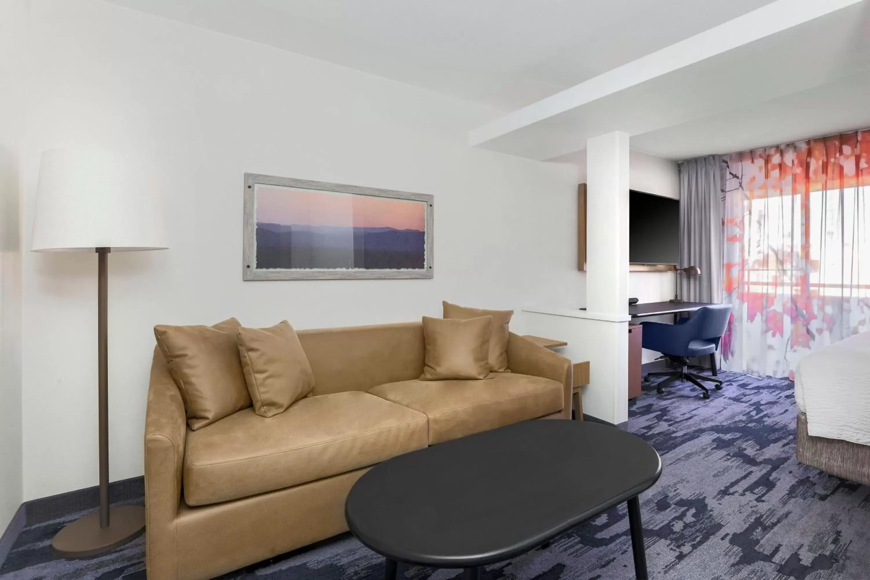 Photo of the whole room, Seating Area in Fairfield Inn and Suites by Marriott San Jose Airport
