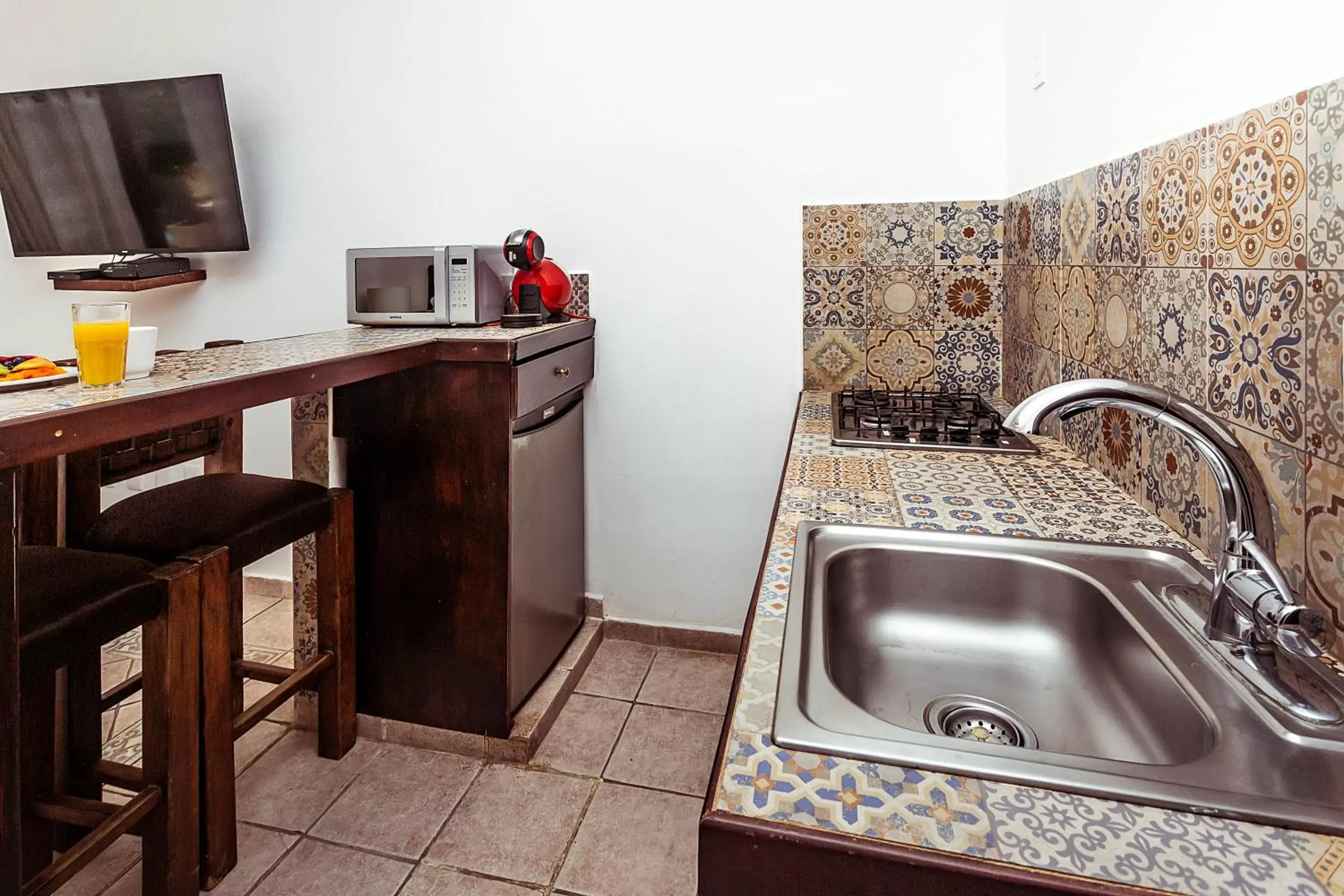 Kitchen/Kitchenette in Fabiola Condo Hotel