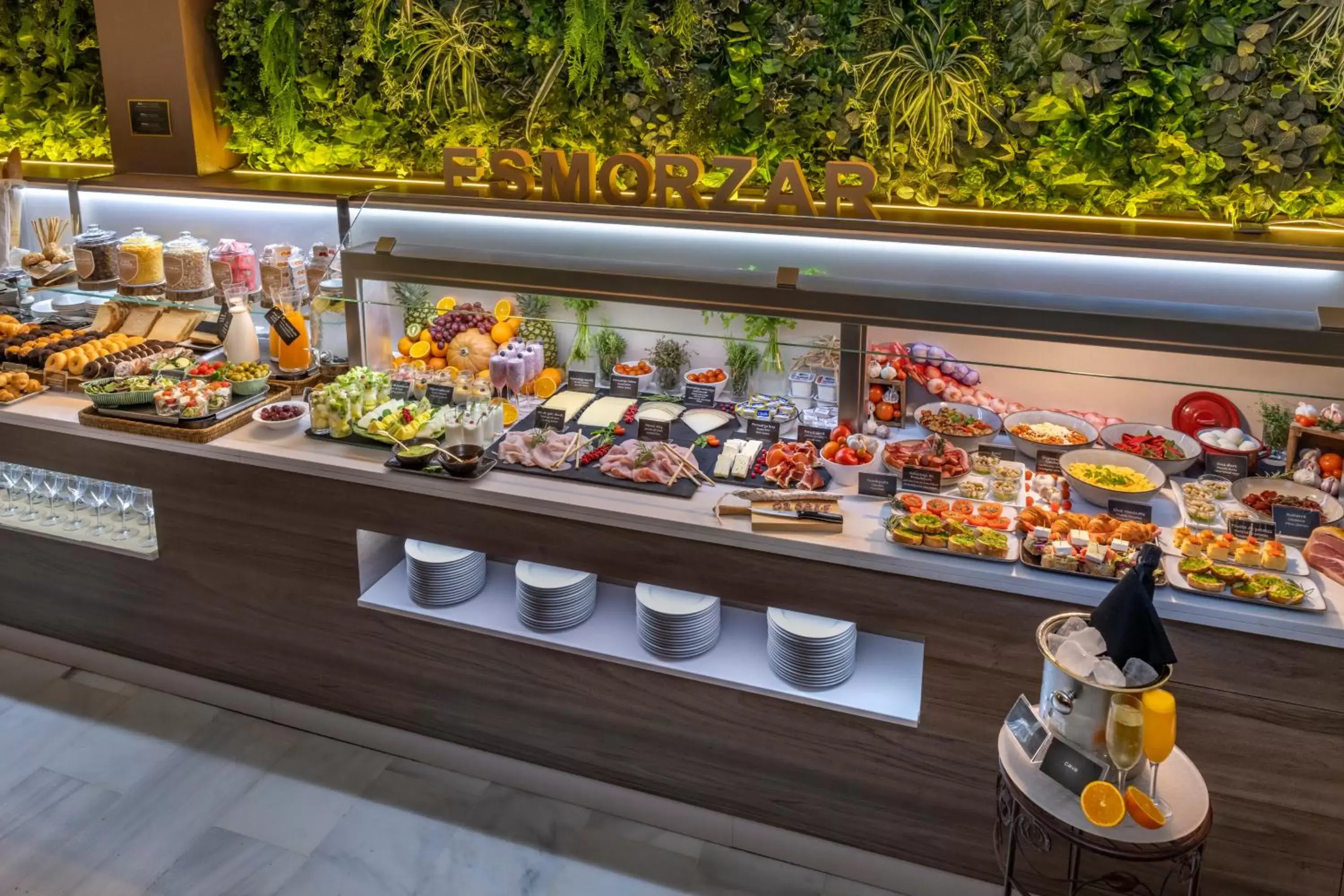 Buffet breakfast, Food in Hotel Serhs Carlit
