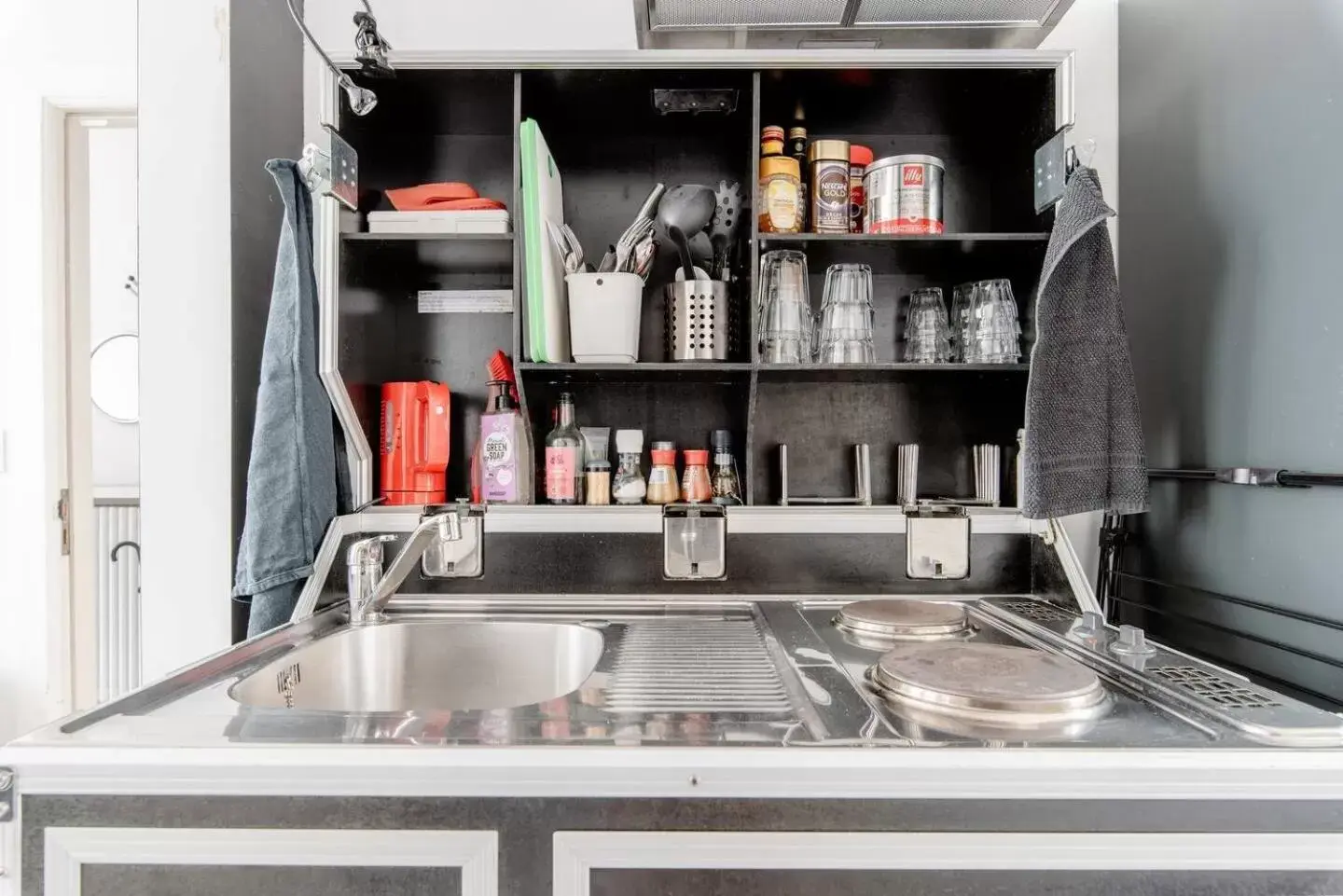 Kitchen/Kitchenette in Zocher6 BnB a monumental town house in the city center