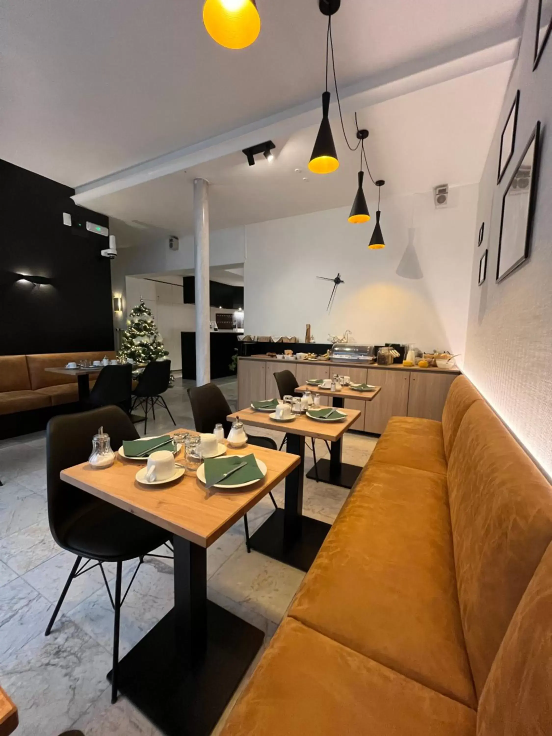 Property building, Restaurant/Places to Eat in Hotel Montovani