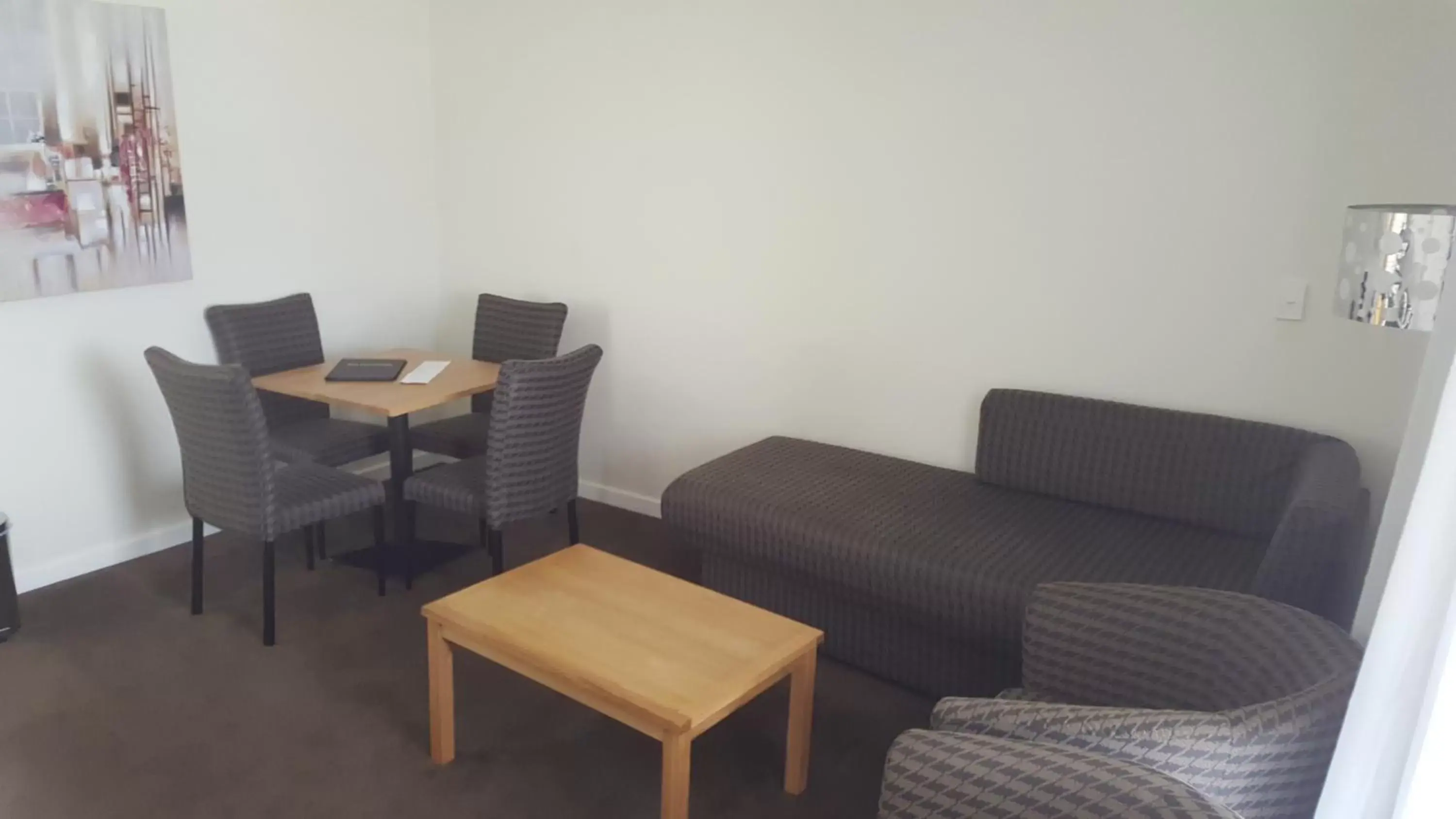 Seating area, Lounge/Bar in Mid City Motel Warrnambool