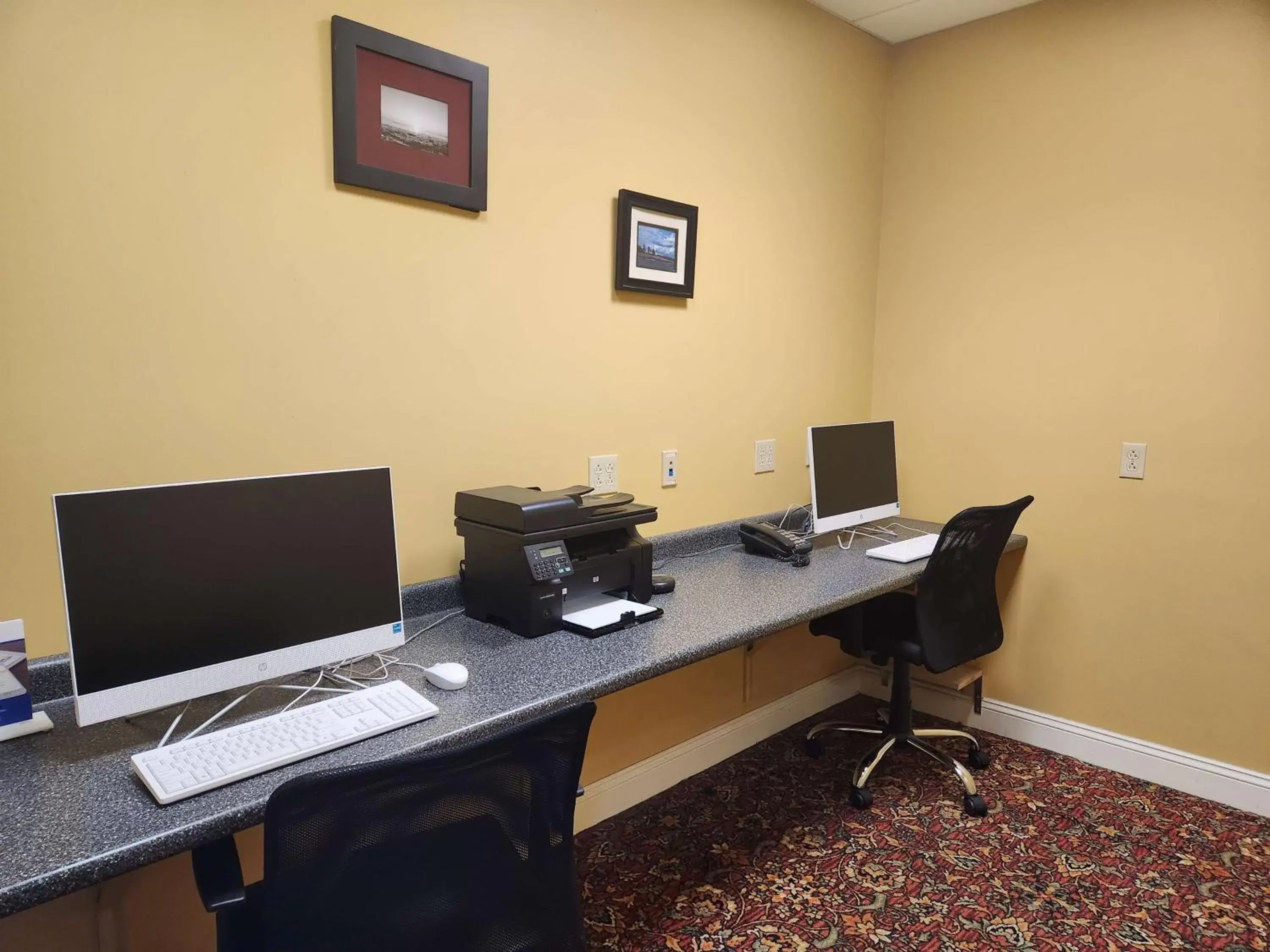 Business facilities, TV/Entertainment Center in Best Western White House Inn