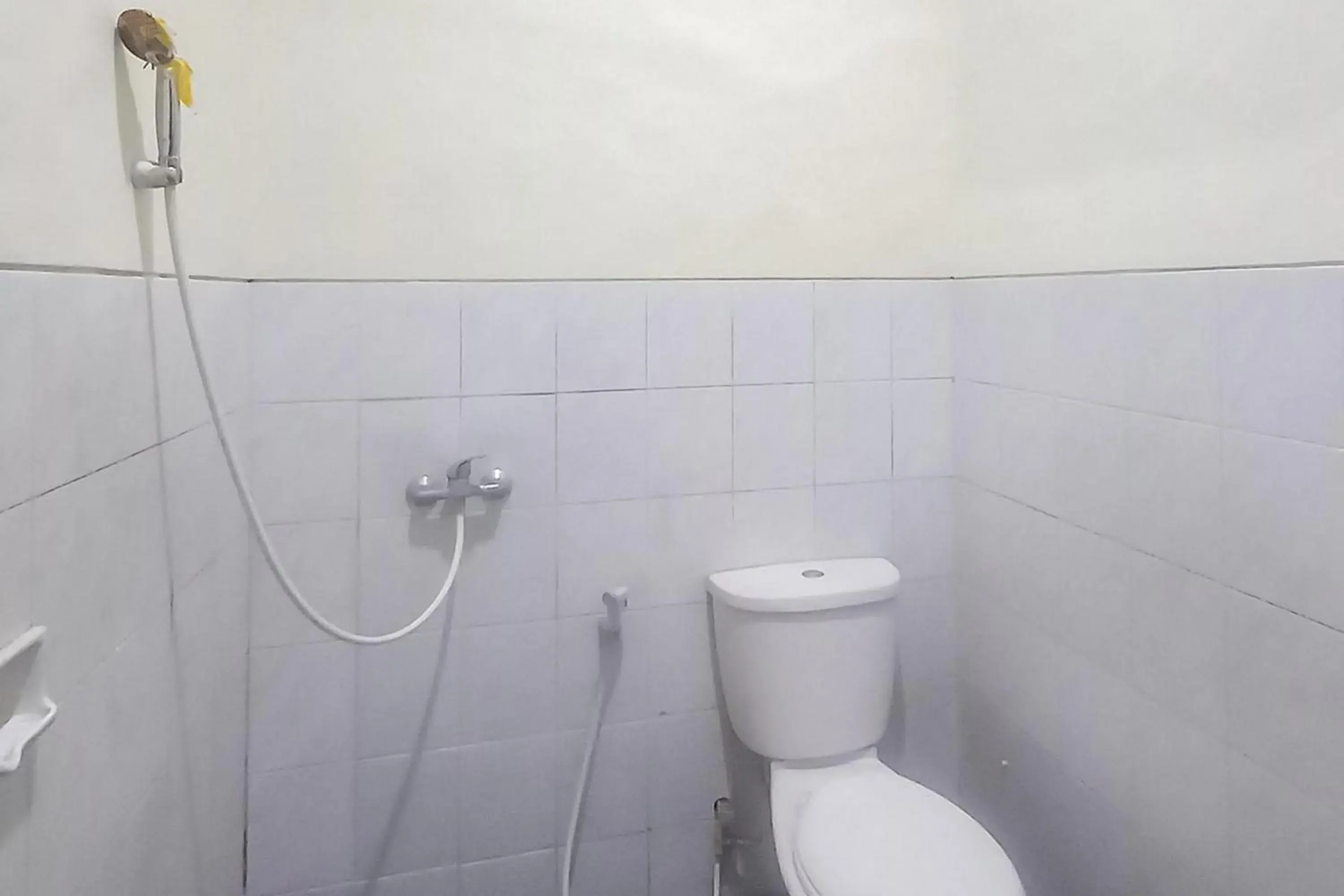 Shower, Bathroom in Hotel Malang near Alun Alun Malang RedPartner