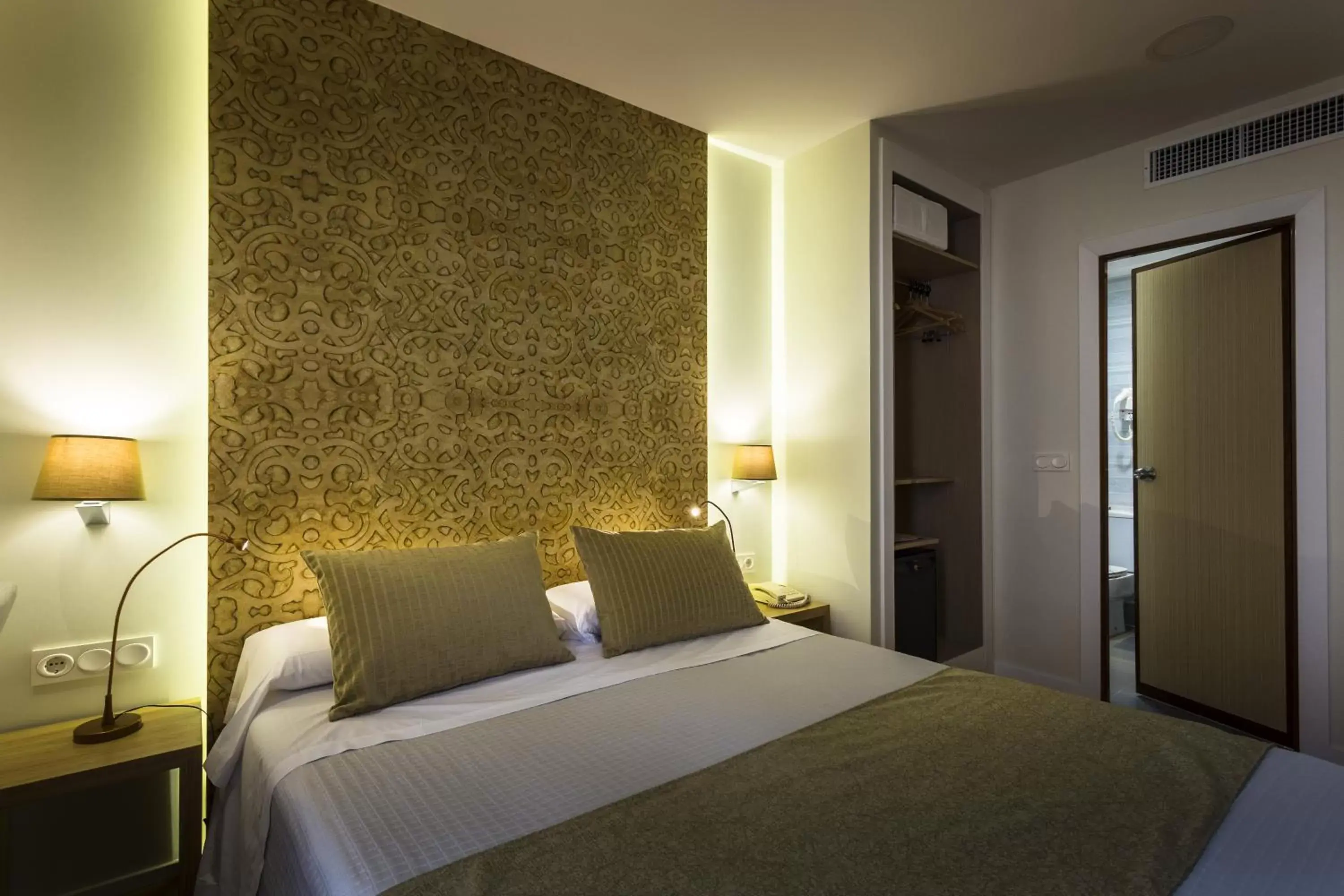 Bedroom, Bed in Hotel Comfort Dauro 2