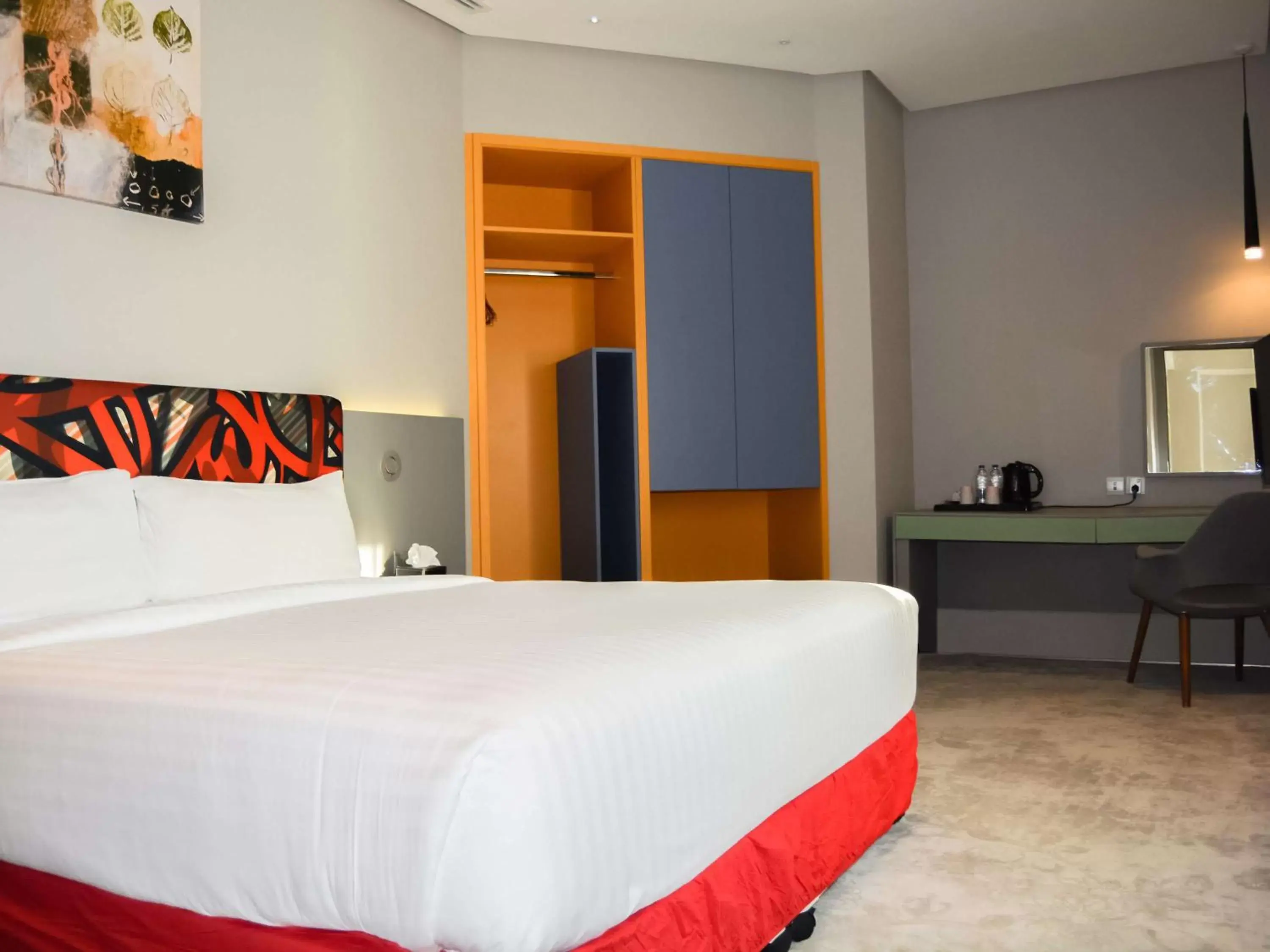 Photo of the whole room in Ibis Styles Dubai Jumeira