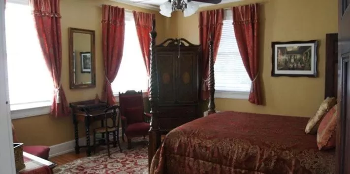 Bed in King George Inn