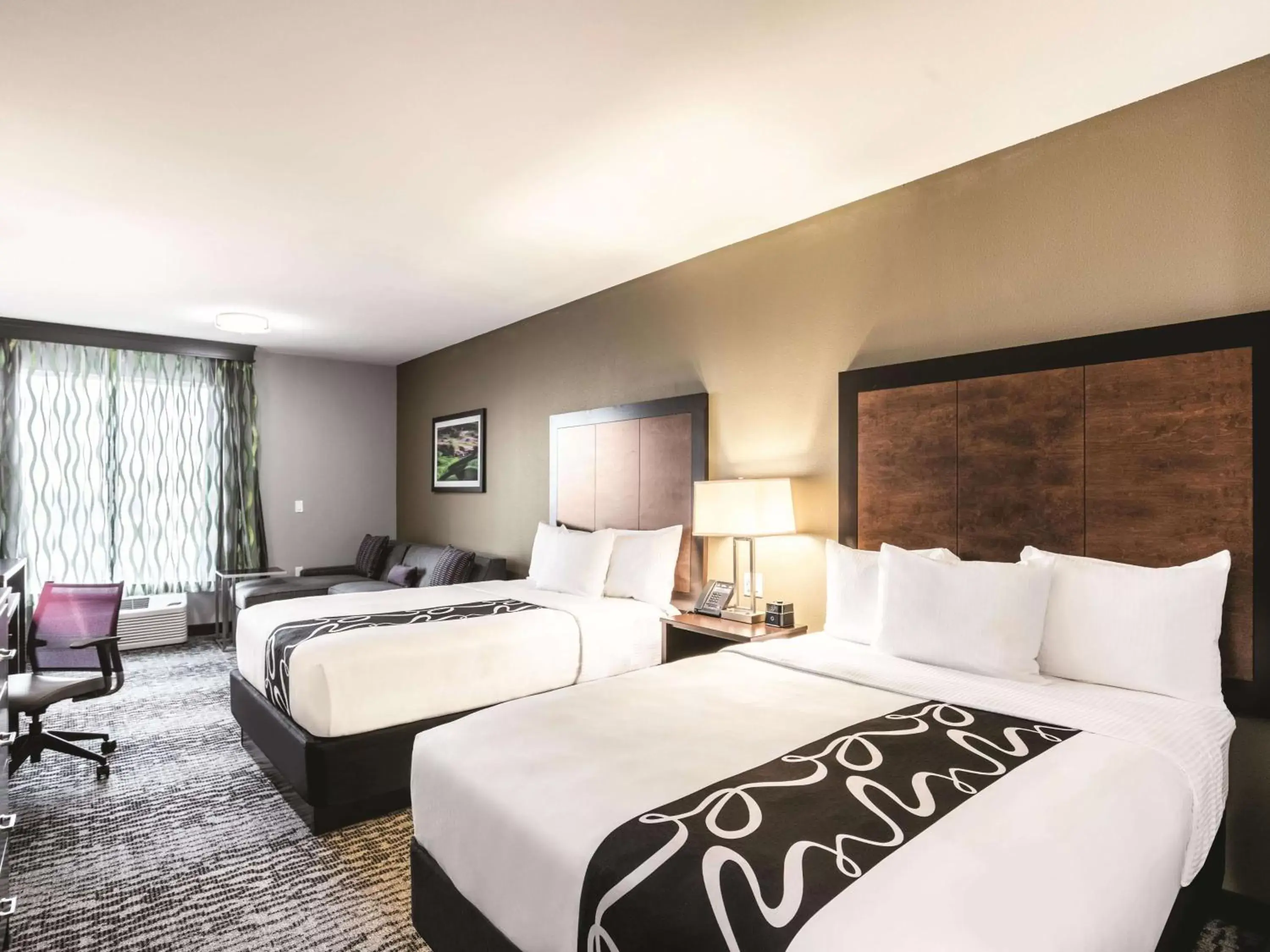 Photo of the whole room, Bed in La Quinta Inn & Suites by Wyndham Walla Walla