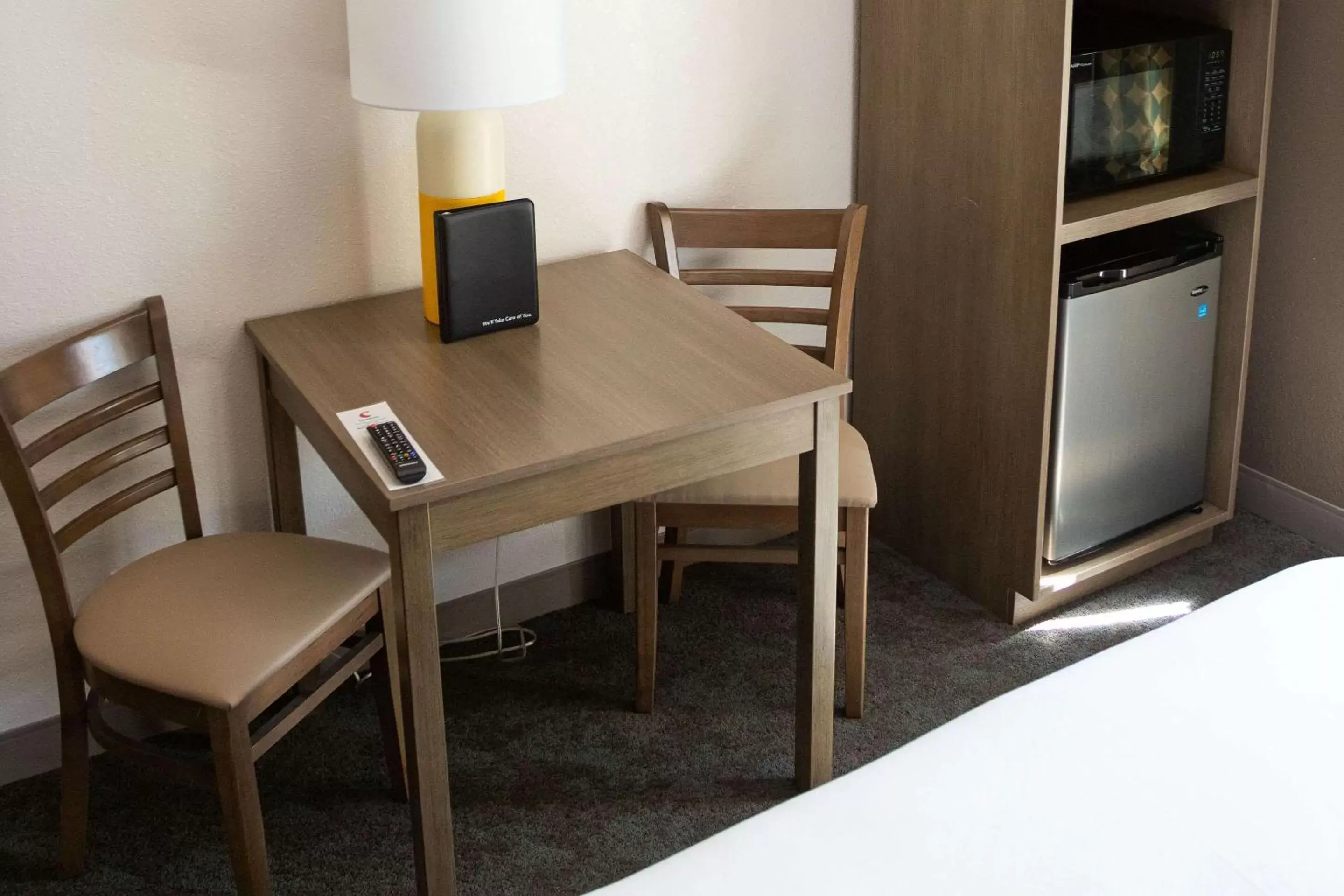 Bedroom, Dining Area in Comfort Inn Sioux City South