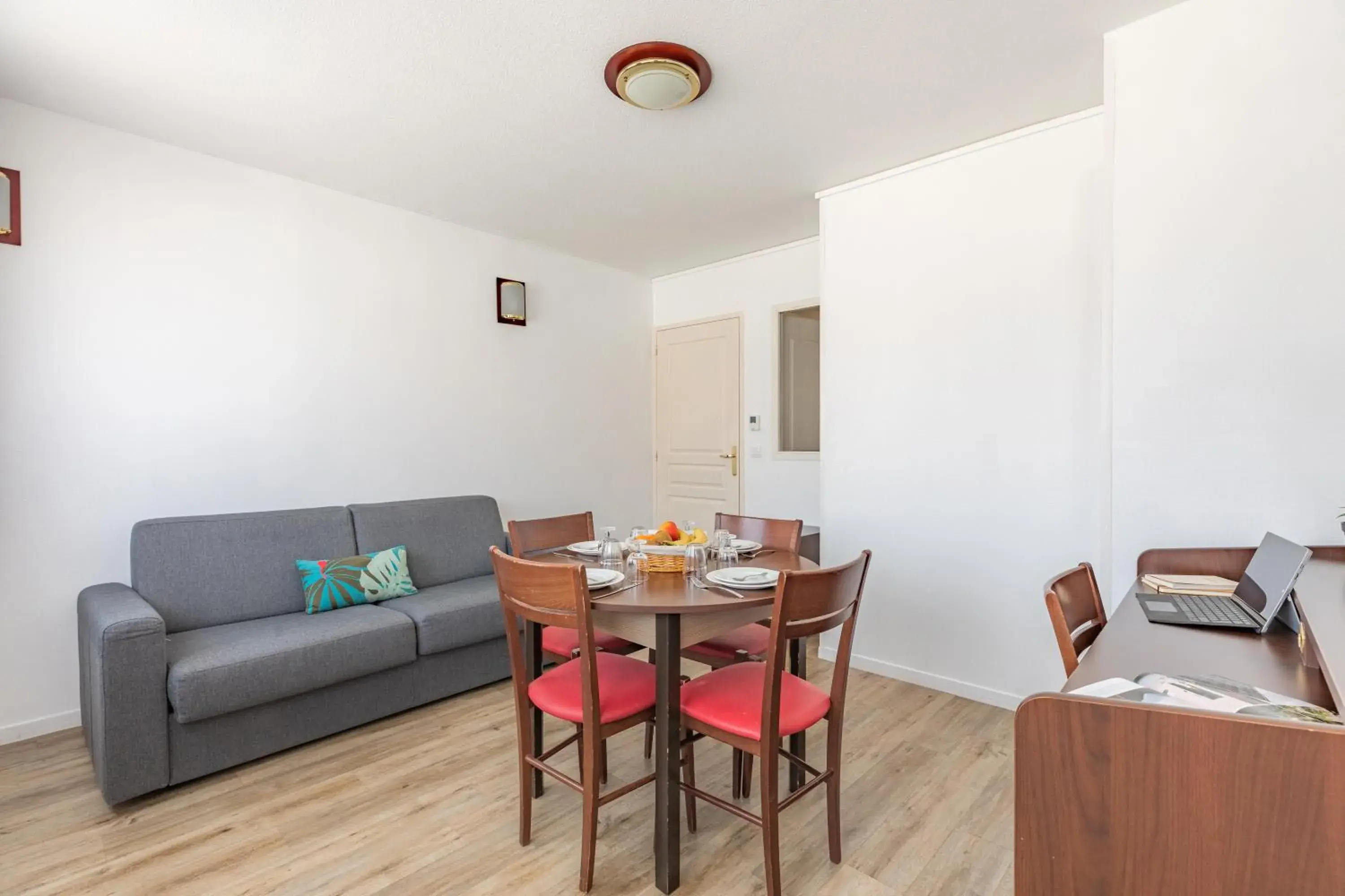 Living room, Dining Area in Appart'City Chalon-Sur-Saone