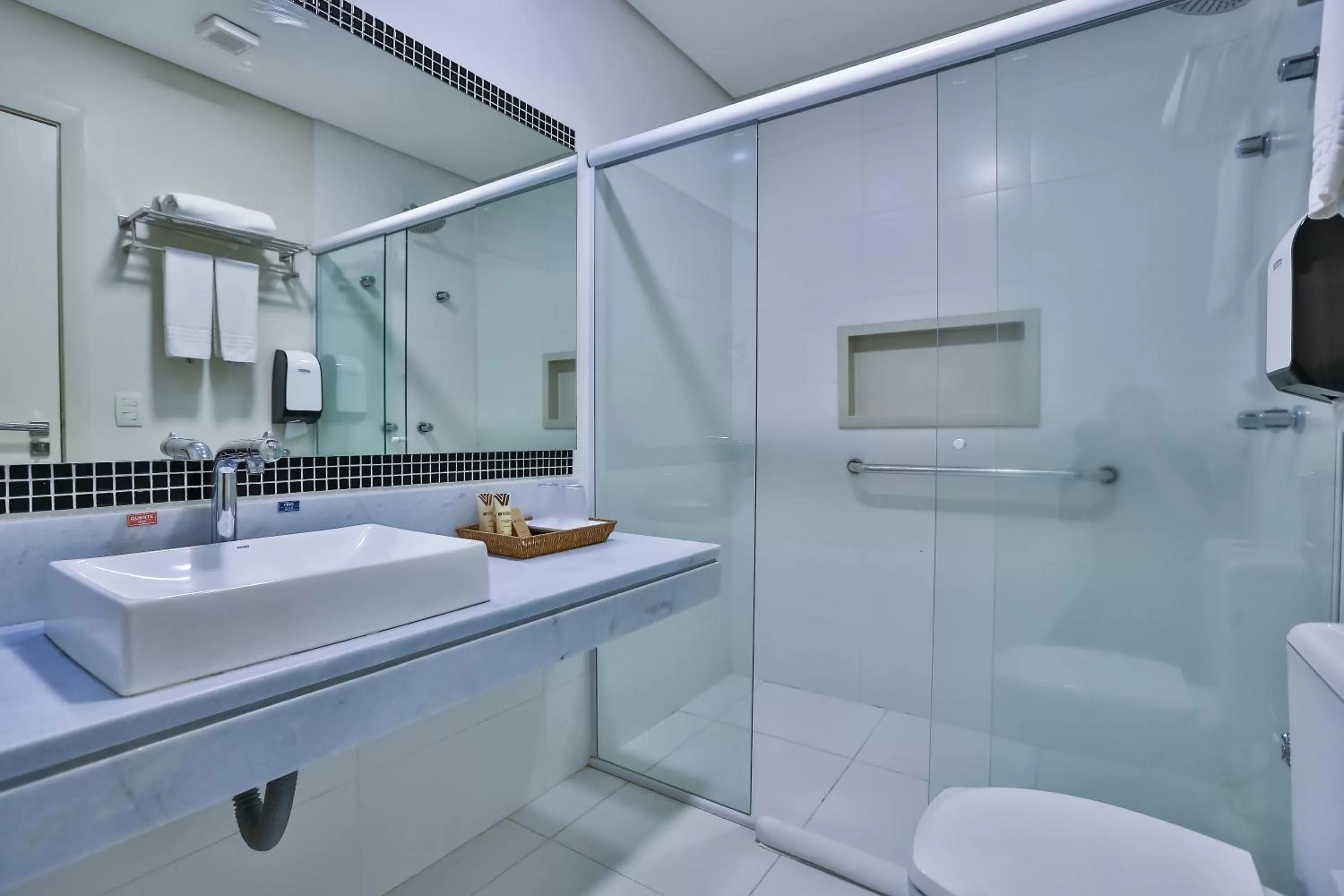 Bathroom in Wyndham Golden Foz Suítes