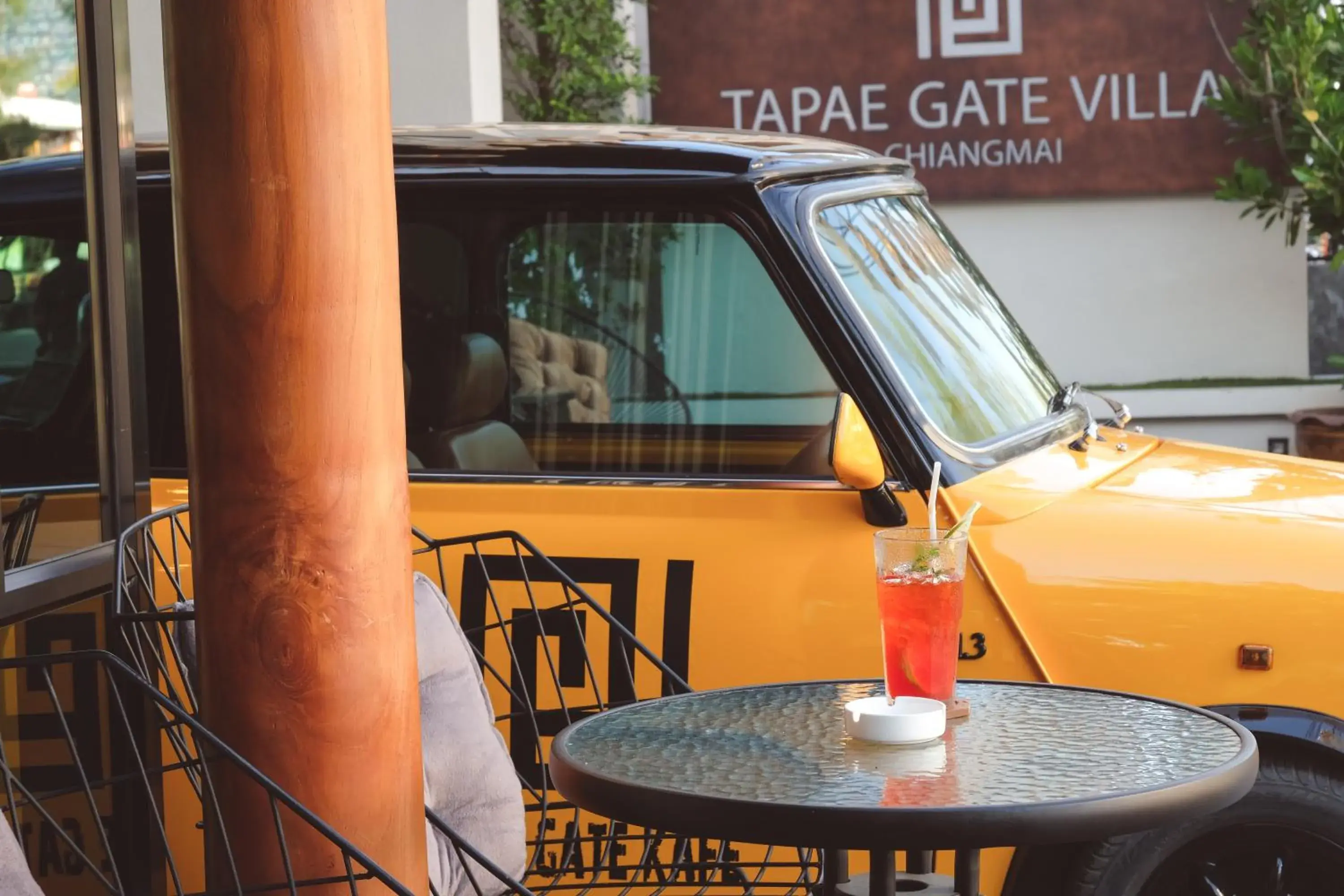 Restaurant/places to eat in Tapae Gate Villa