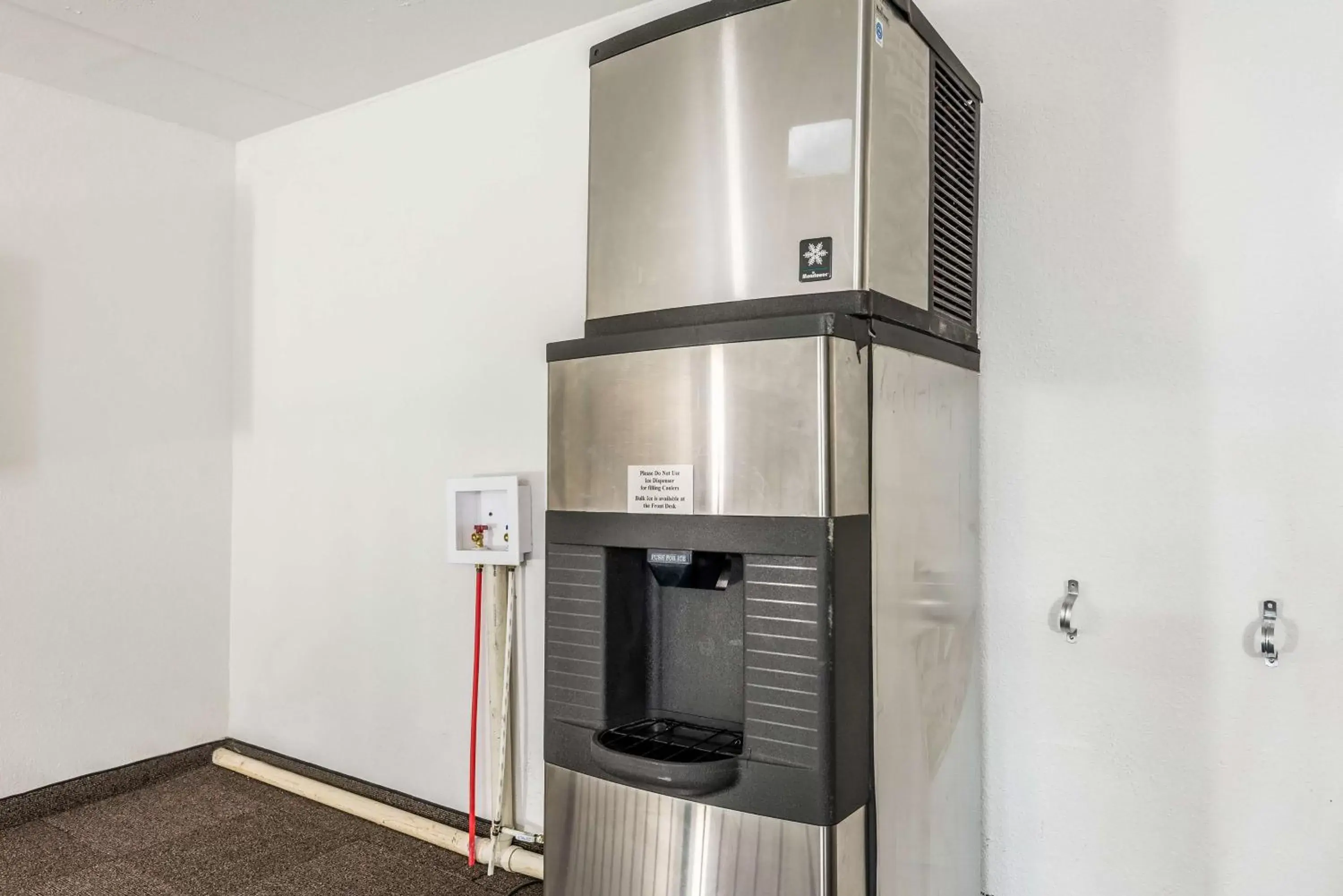 vending machine, Kitchen/Kitchenette in Studio 6-Indianapolis, IN