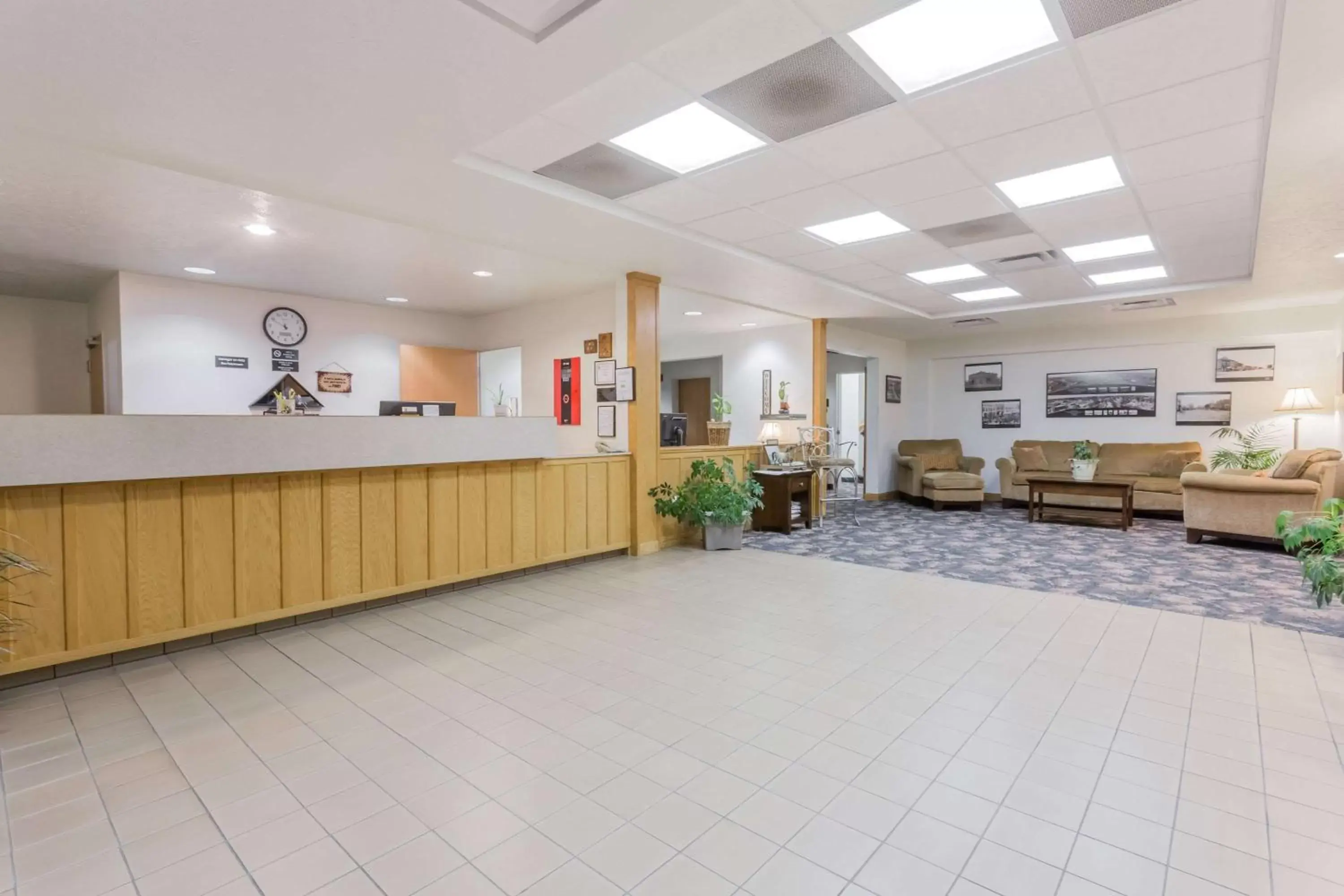 Lobby or reception in Super 8 by Wyndham Alma Lobby or reception in Super 8 by Wyndham Alma