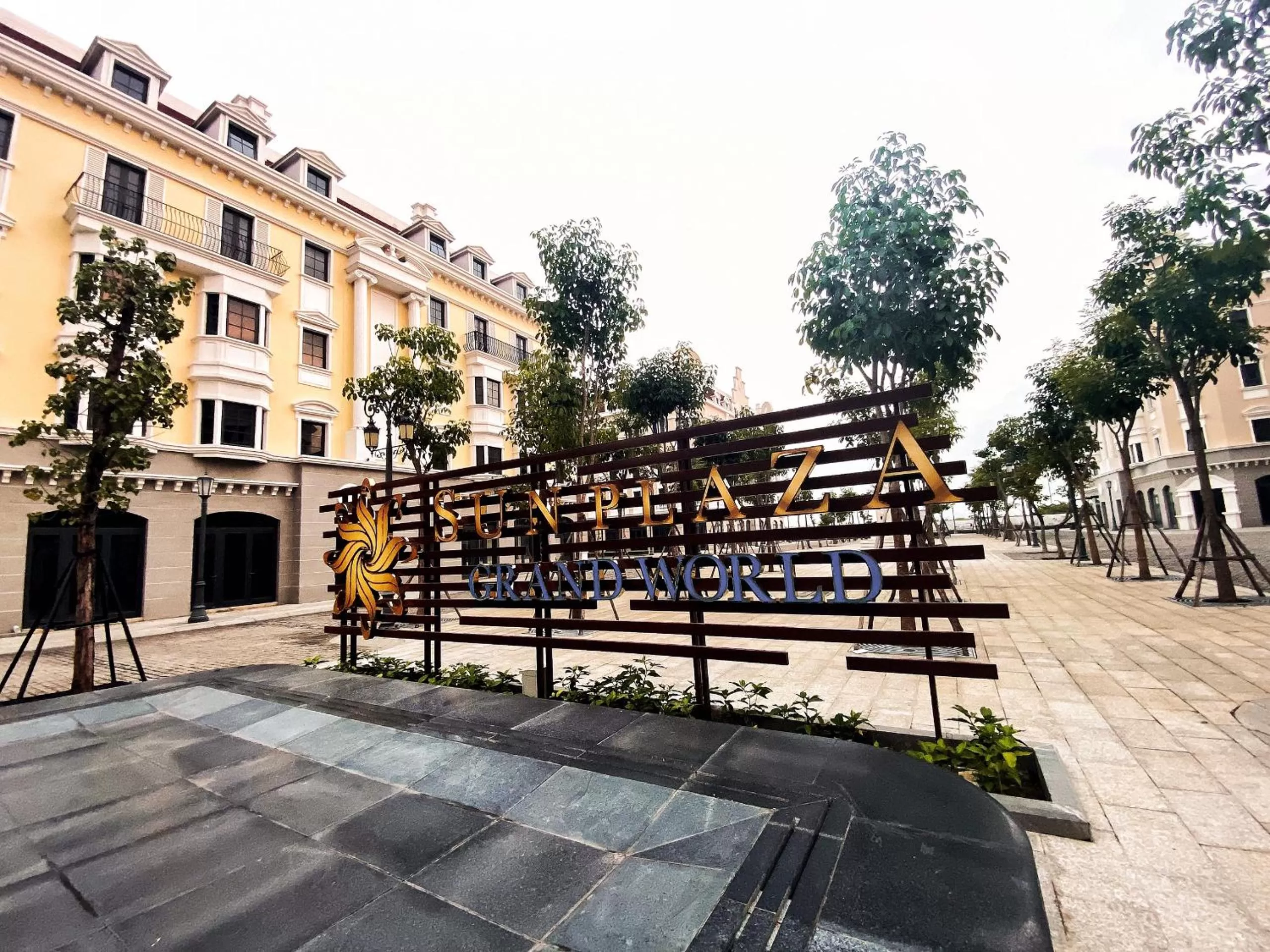 Property logo or sign in Elysinam Boutique Hotel Ha Long