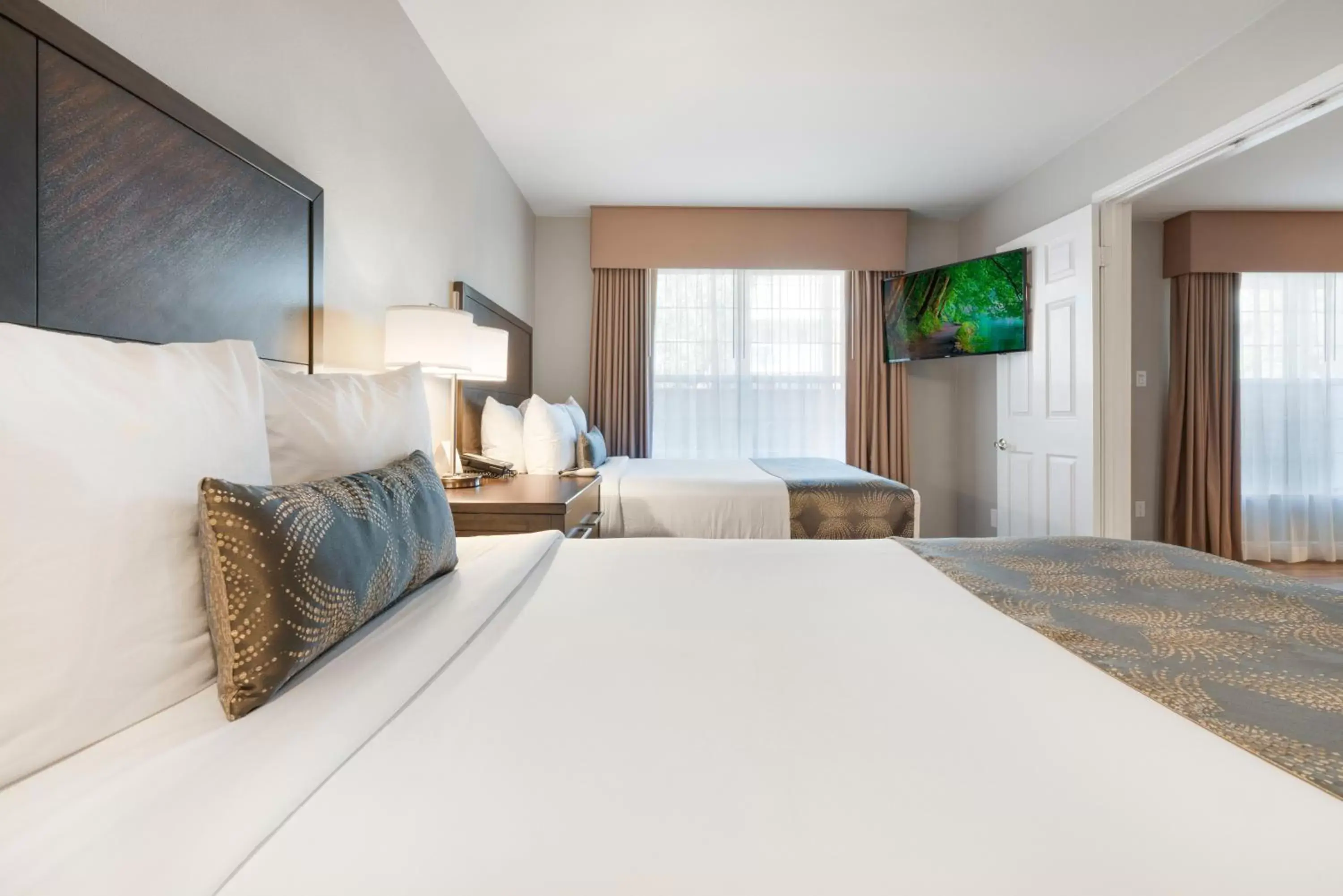 Bed in Chase Suites Brea-Fullerton - North Orange County