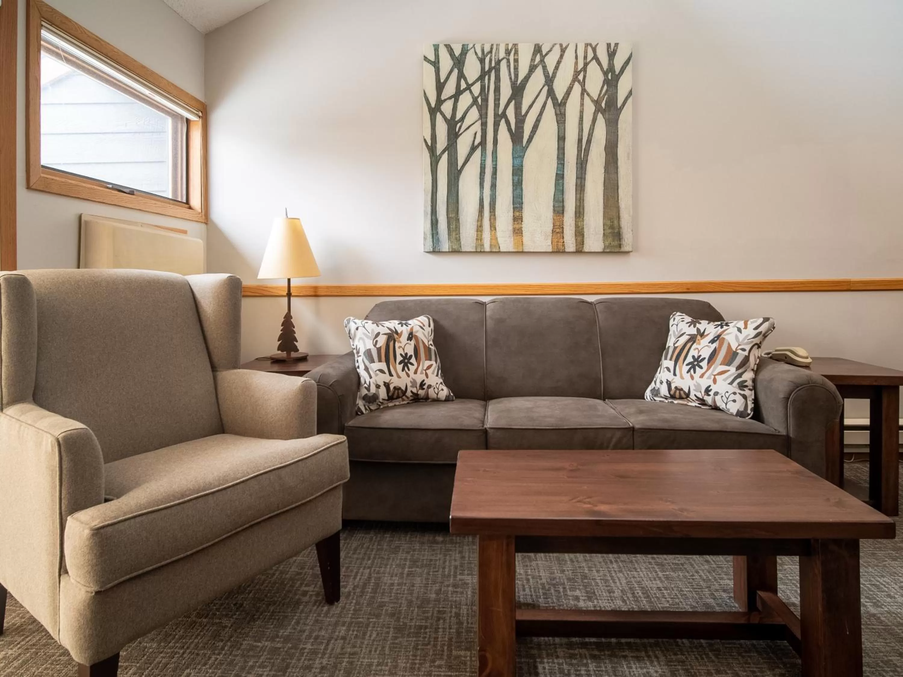 Living room in Caribou Highlands Lodge