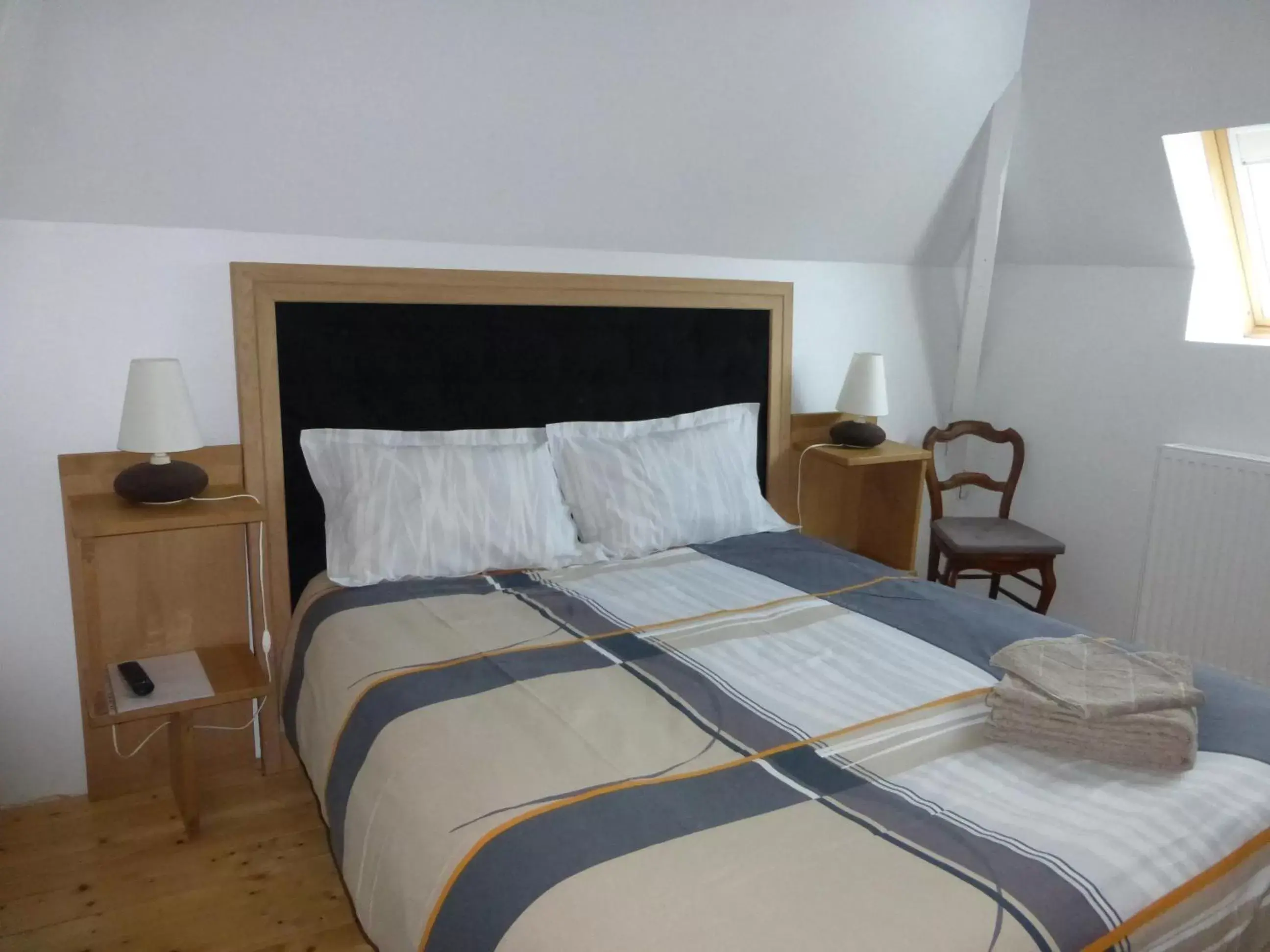 Photo of the whole room, Bed in Chambres de Condate