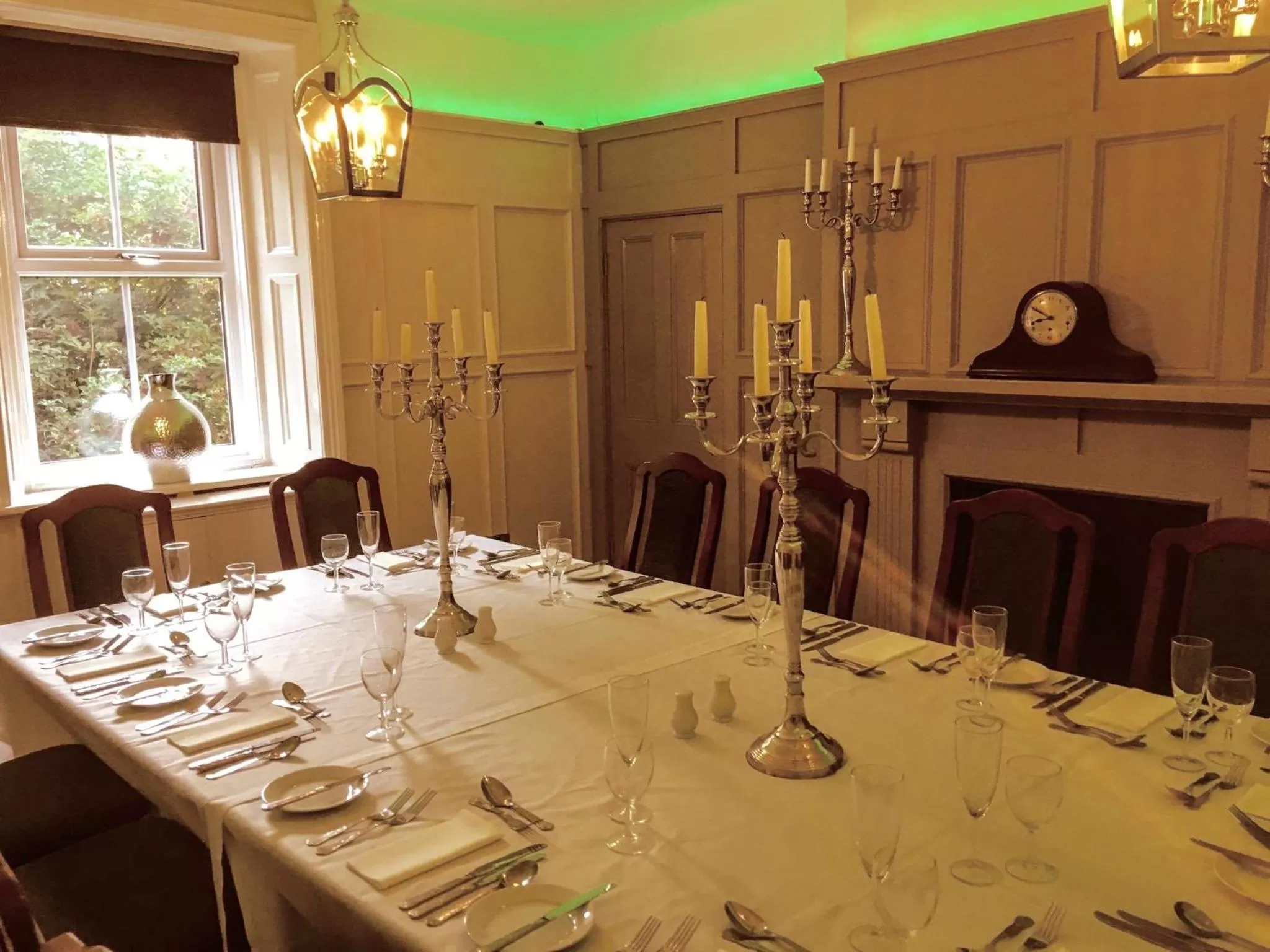 Restaurant/Places to Eat in Coquetvale Hotel