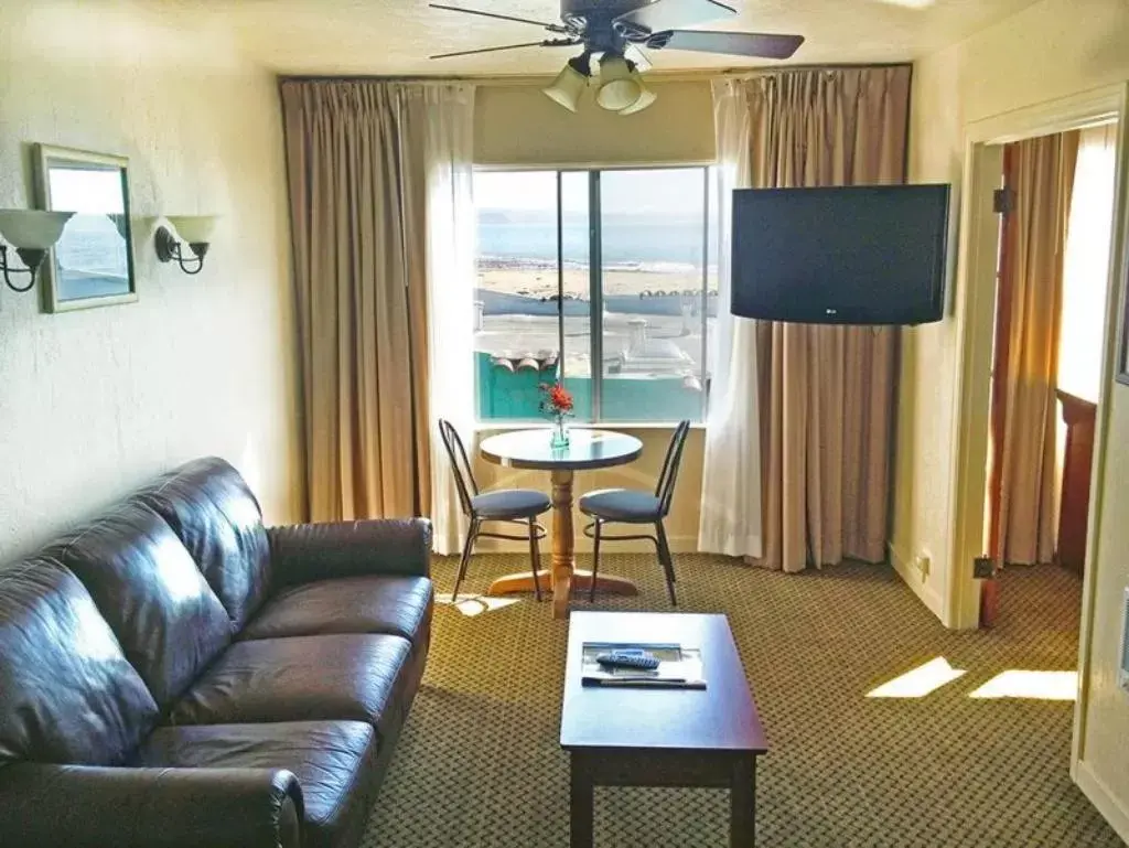 Living room, Seating Area in Capitola Venetian Hotel