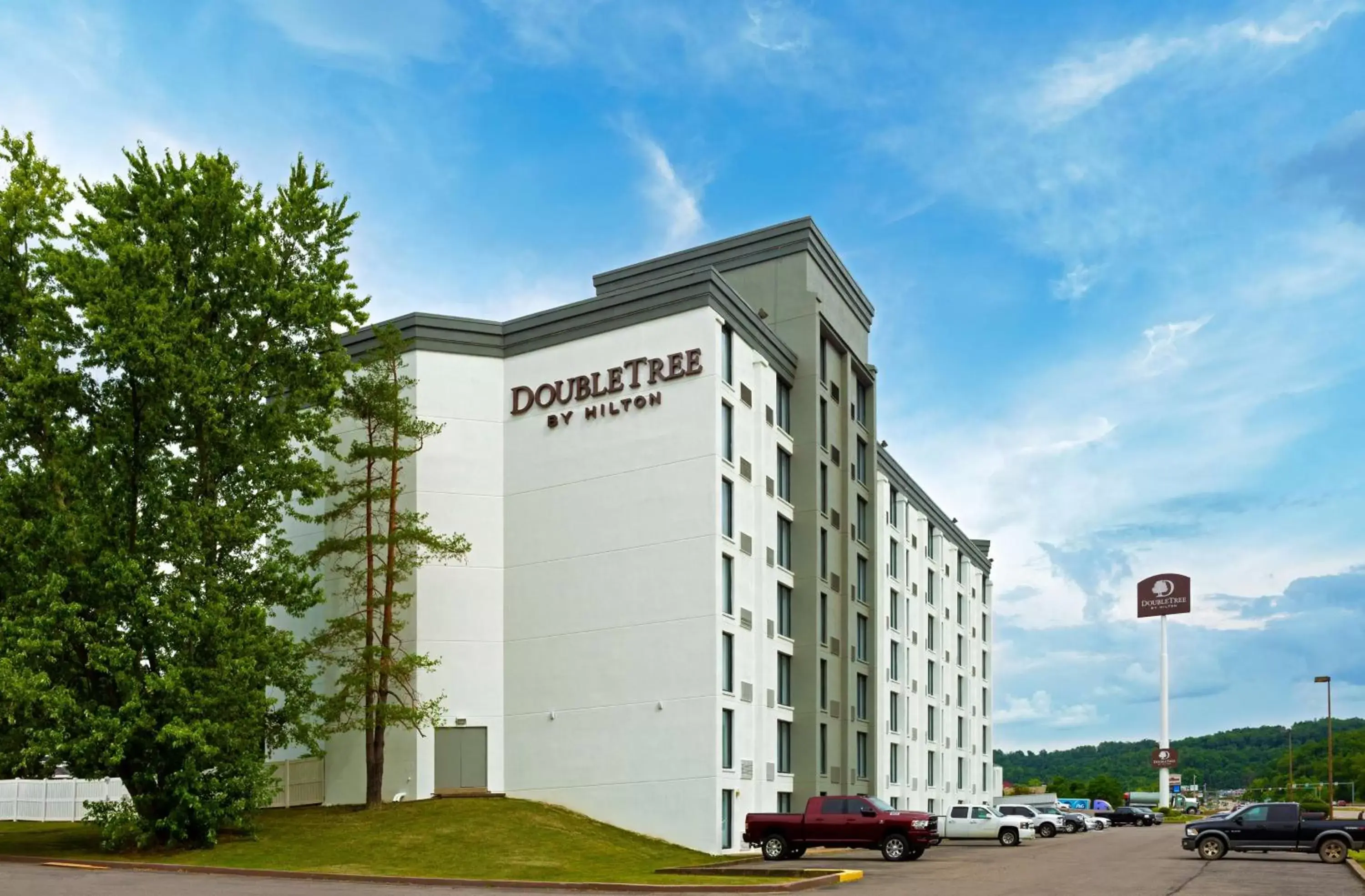 Property Building in DoubleTree by Hilton Pittsburgh - Meadow Lands