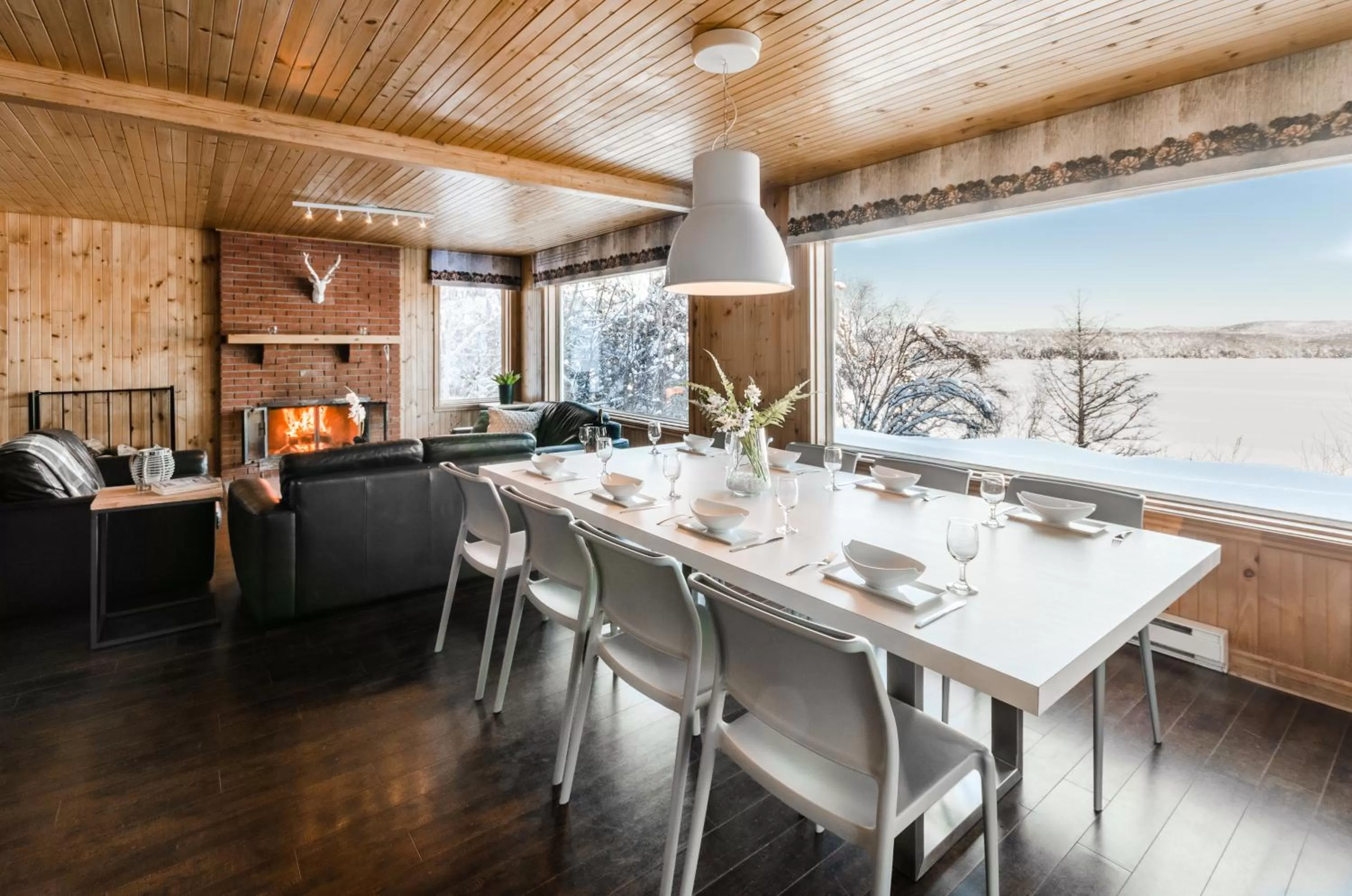 Kitchen or kitchenette in Auberge du Lac-à-l'Eau-Claire