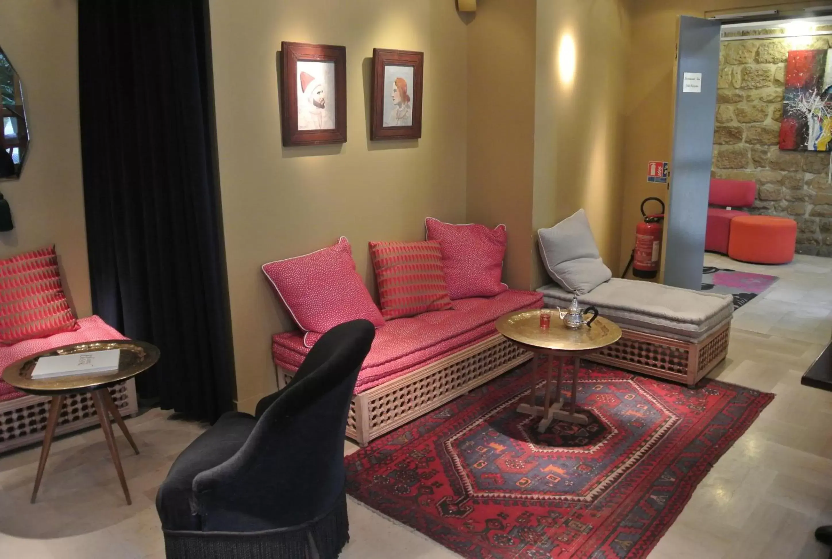 Communal lounge/ TV room, Seating Area in Denfert-Montparnasse