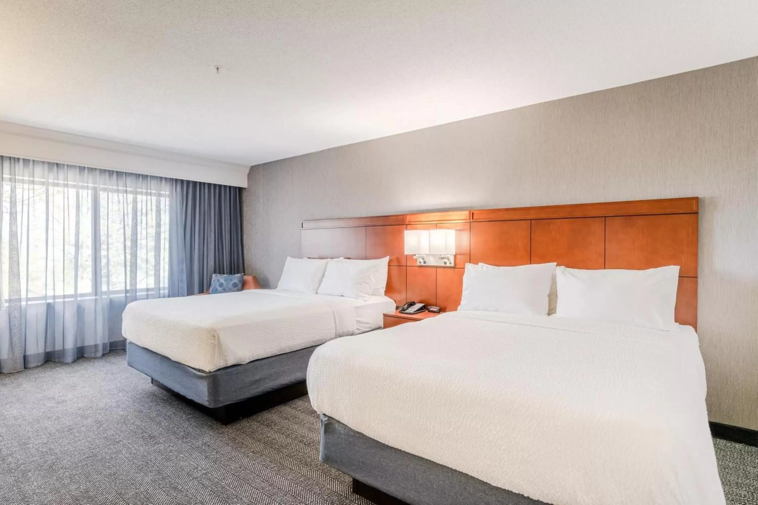 Guests, Bed in Courtyard Burlington Williston