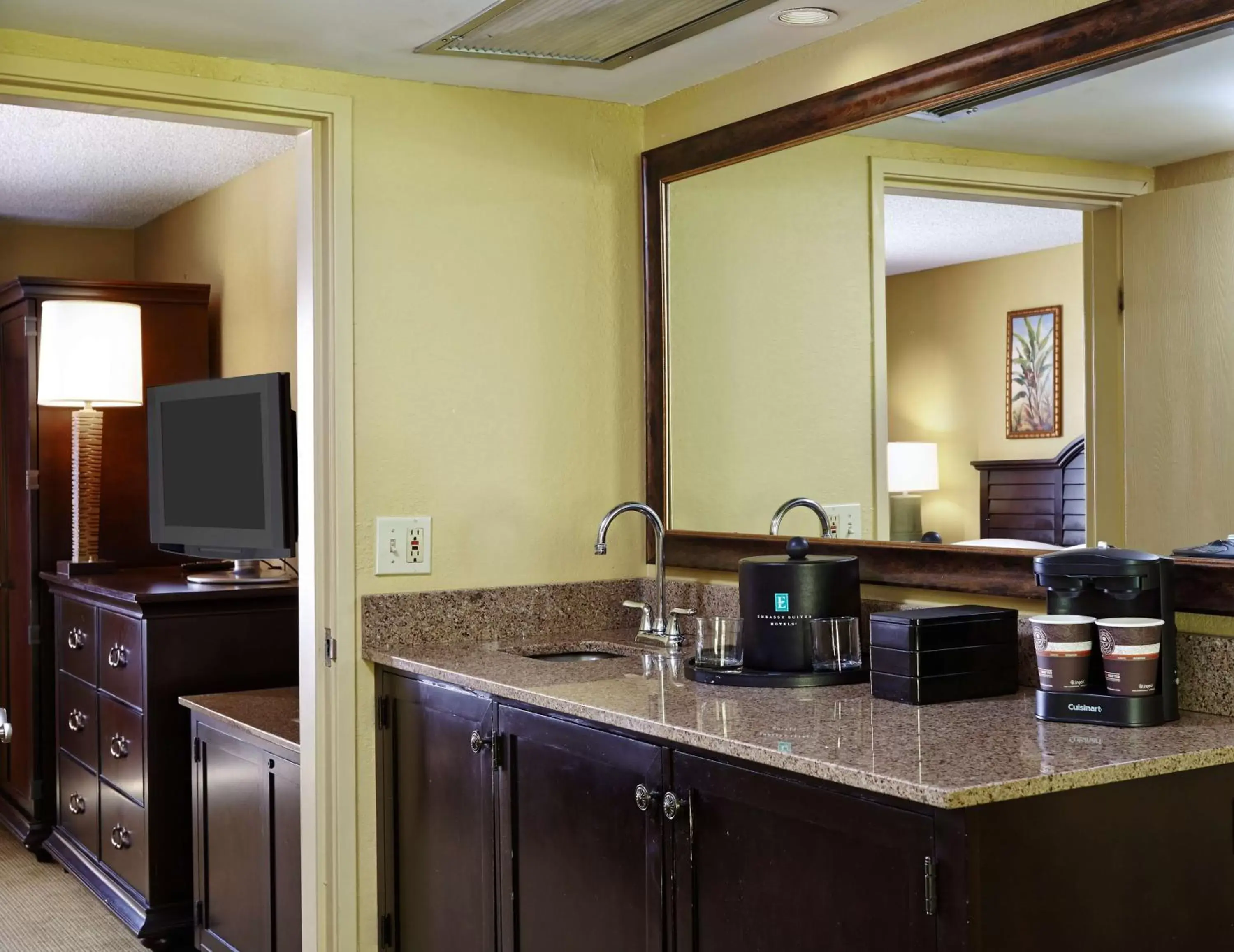Kitchen or kitchenette, Kitchen/Kitchenette in Embassy Suites by Hilton Fort Lauderdale 17th Street