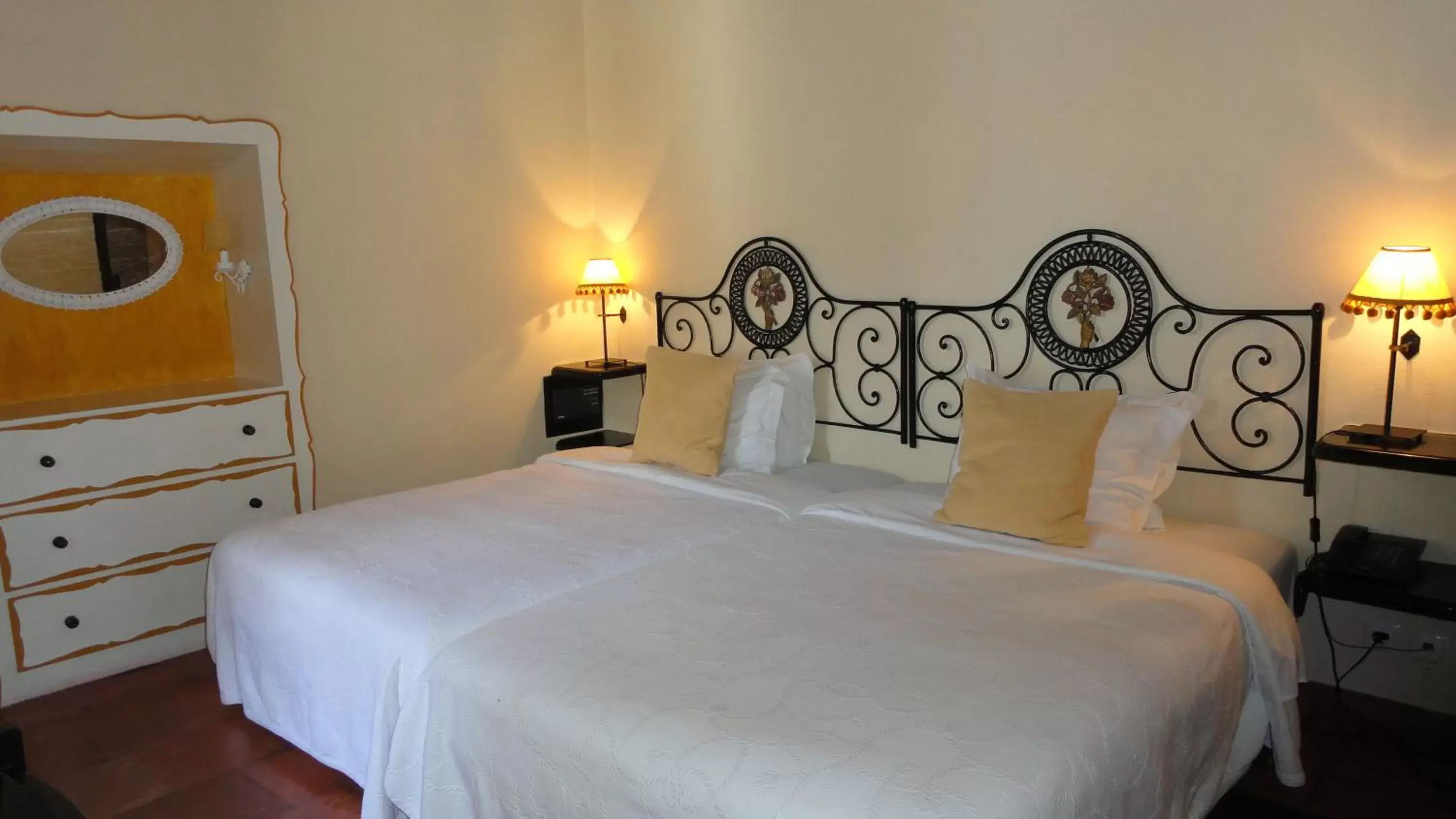 Bedroom, Bed in The Literary Man Obidos Hotel