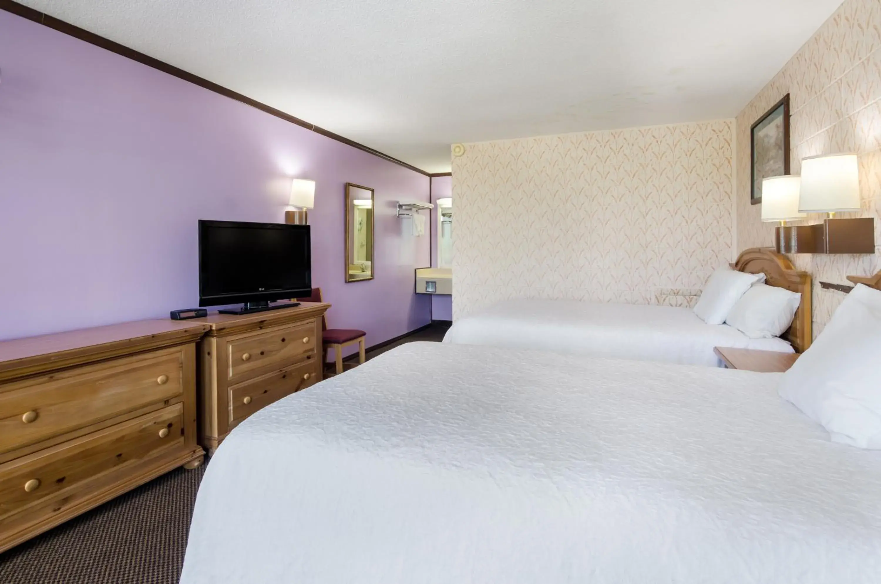 Bedroom, Bed in Americas Best Value Inn Wytheville