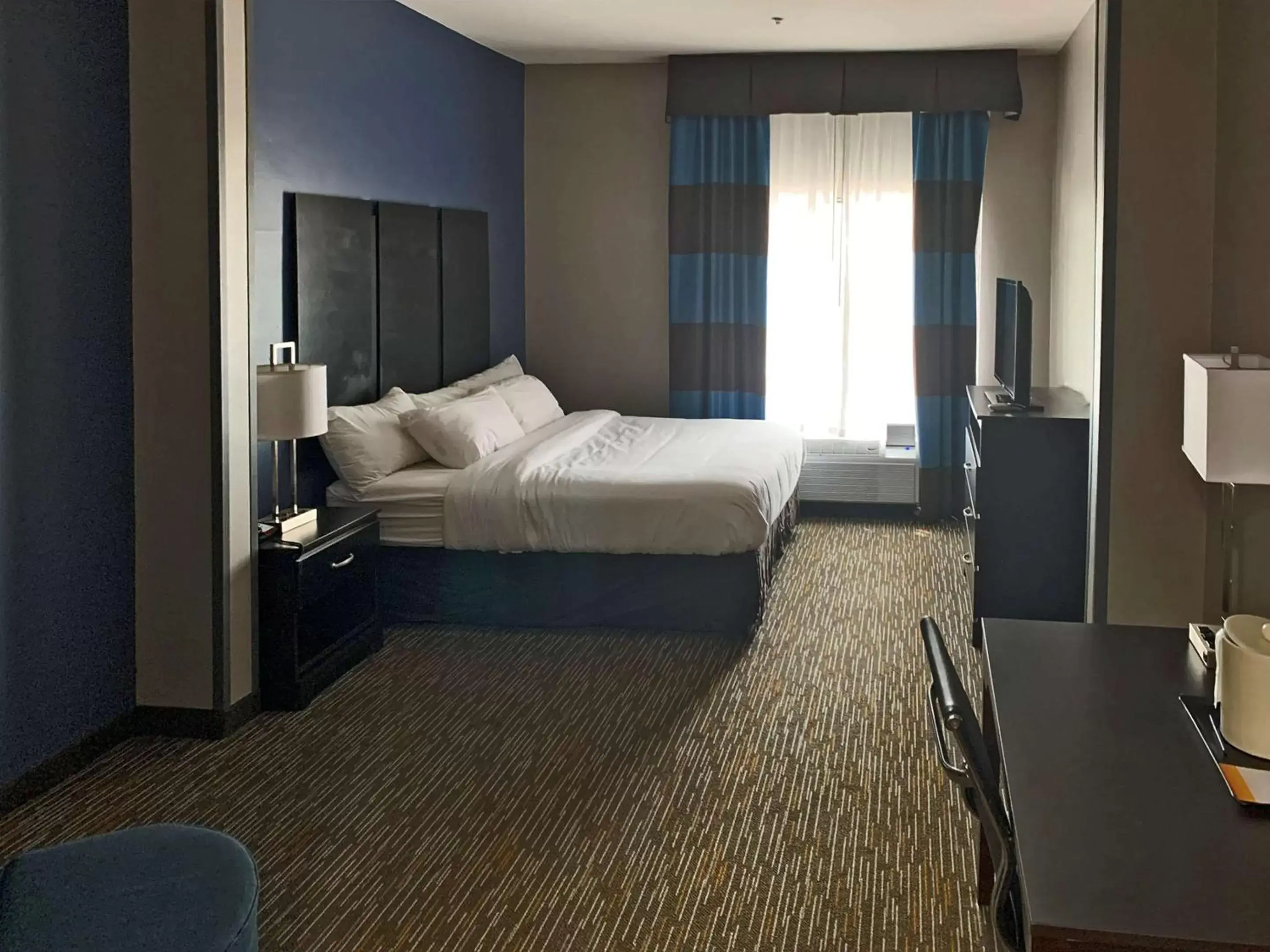 Bedroom, Bed in Comfort Inn & Suites Columbus North