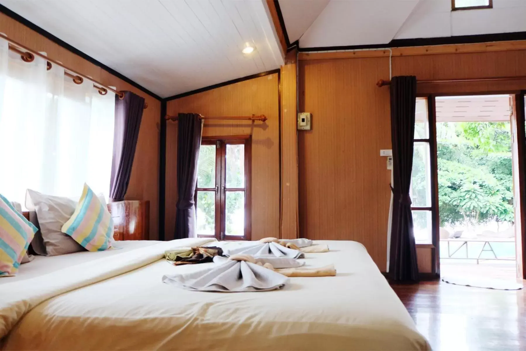 Bedroom, Bed in A-Na-Lay Resort Koh Kood