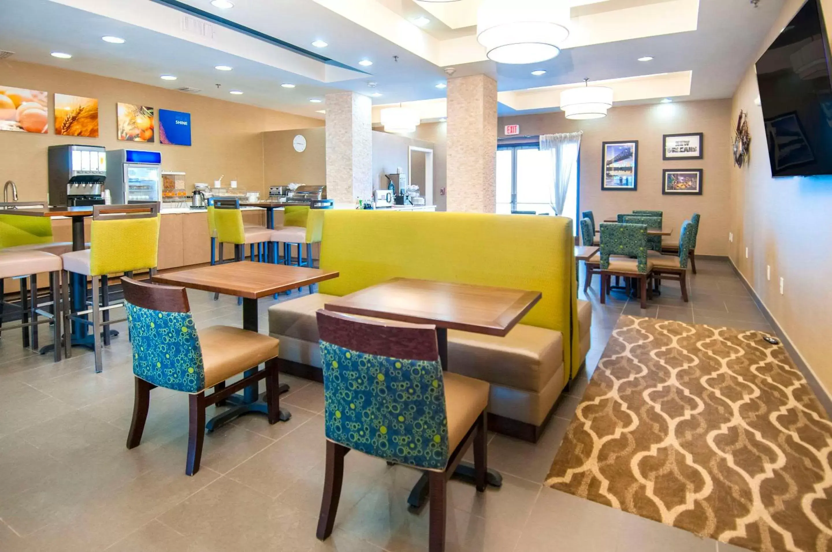 Breakfast, Restaurant/Places to Eat in Comfort Suites New Orleans East