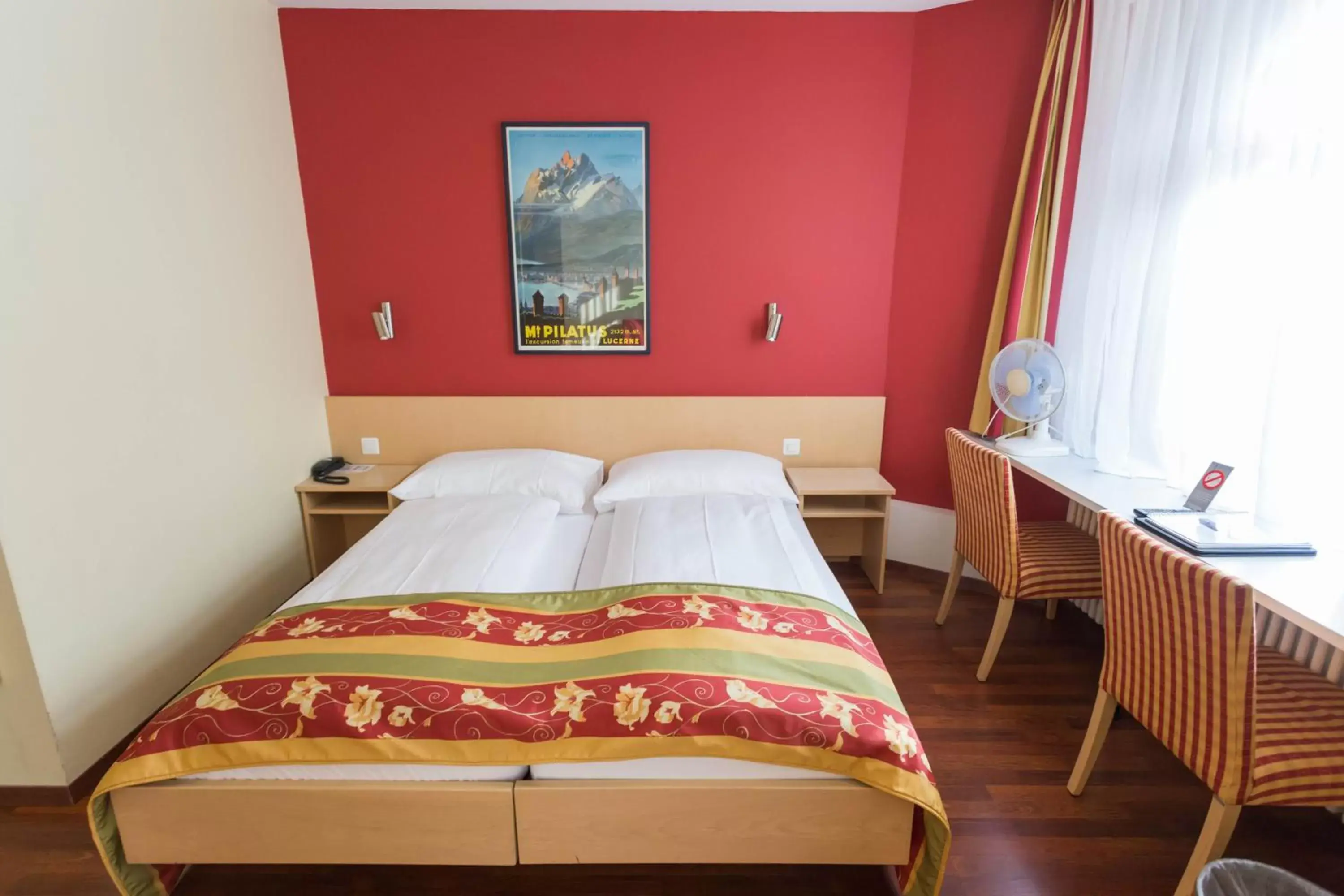Photo of the whole room, Bed in Hotel De la Paix