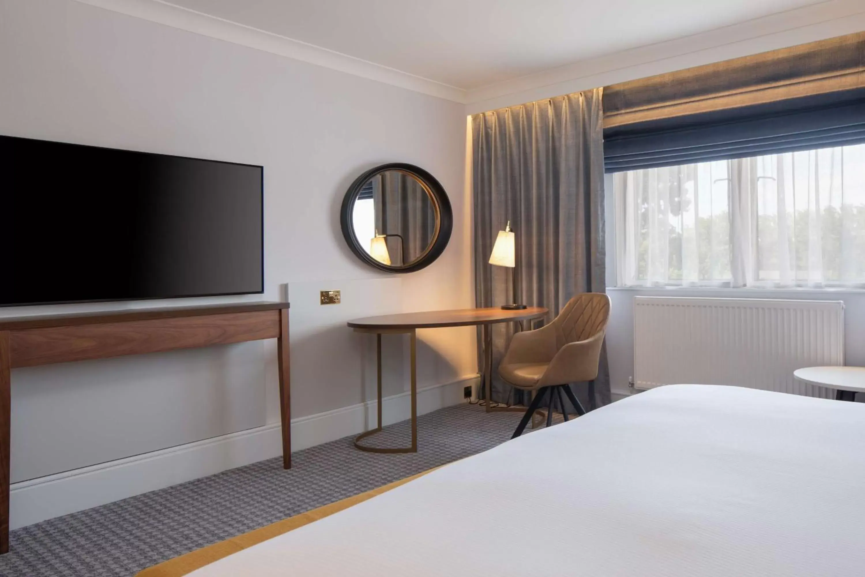 Bedroom, TV/Entertainment Center in DoubleTree by Hilton Stoke-on-Trent, United Kingdom