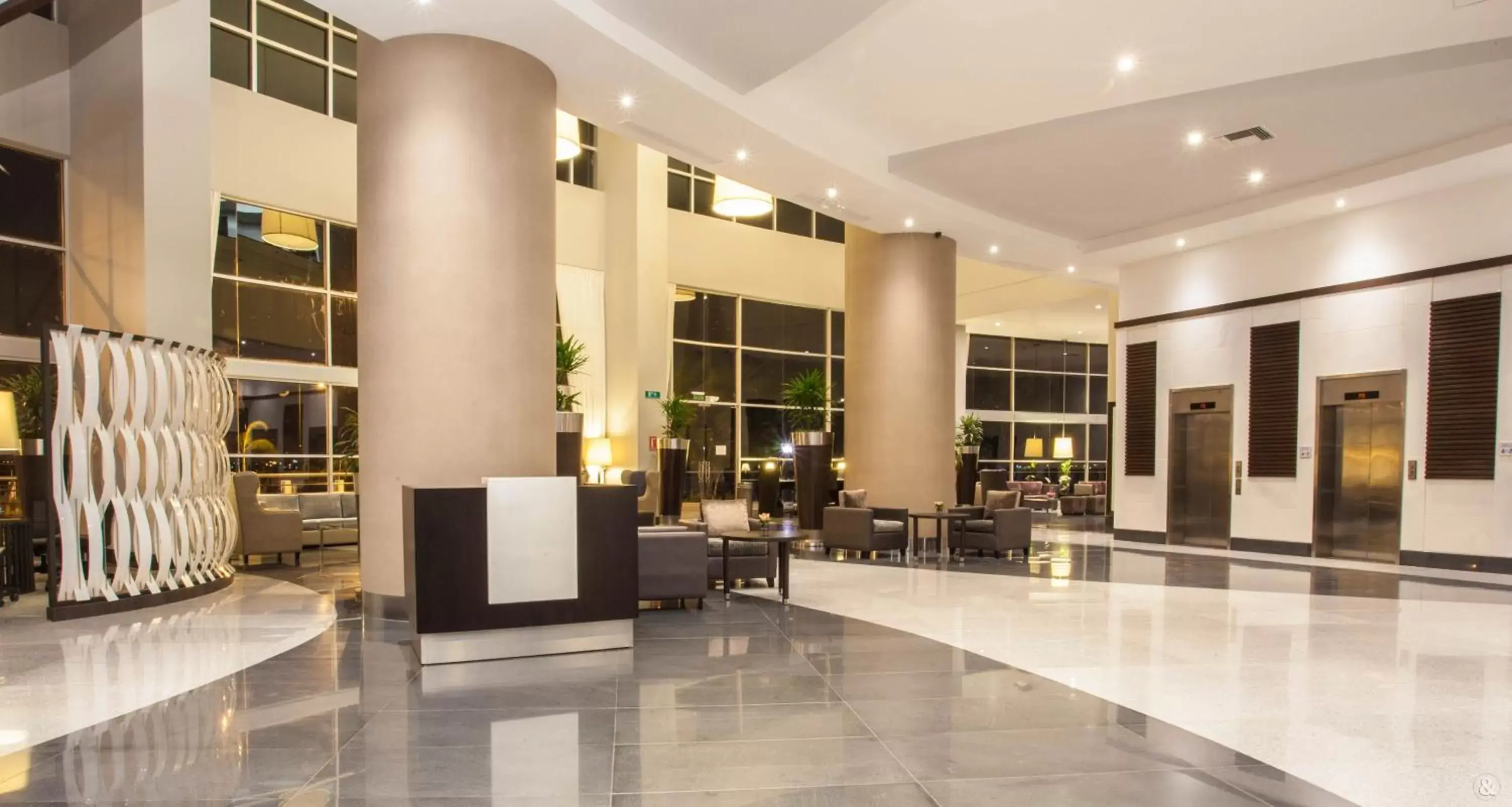 Night, Lobby/Reception in Wyndham Guayaquil, Puerto Santa Ana