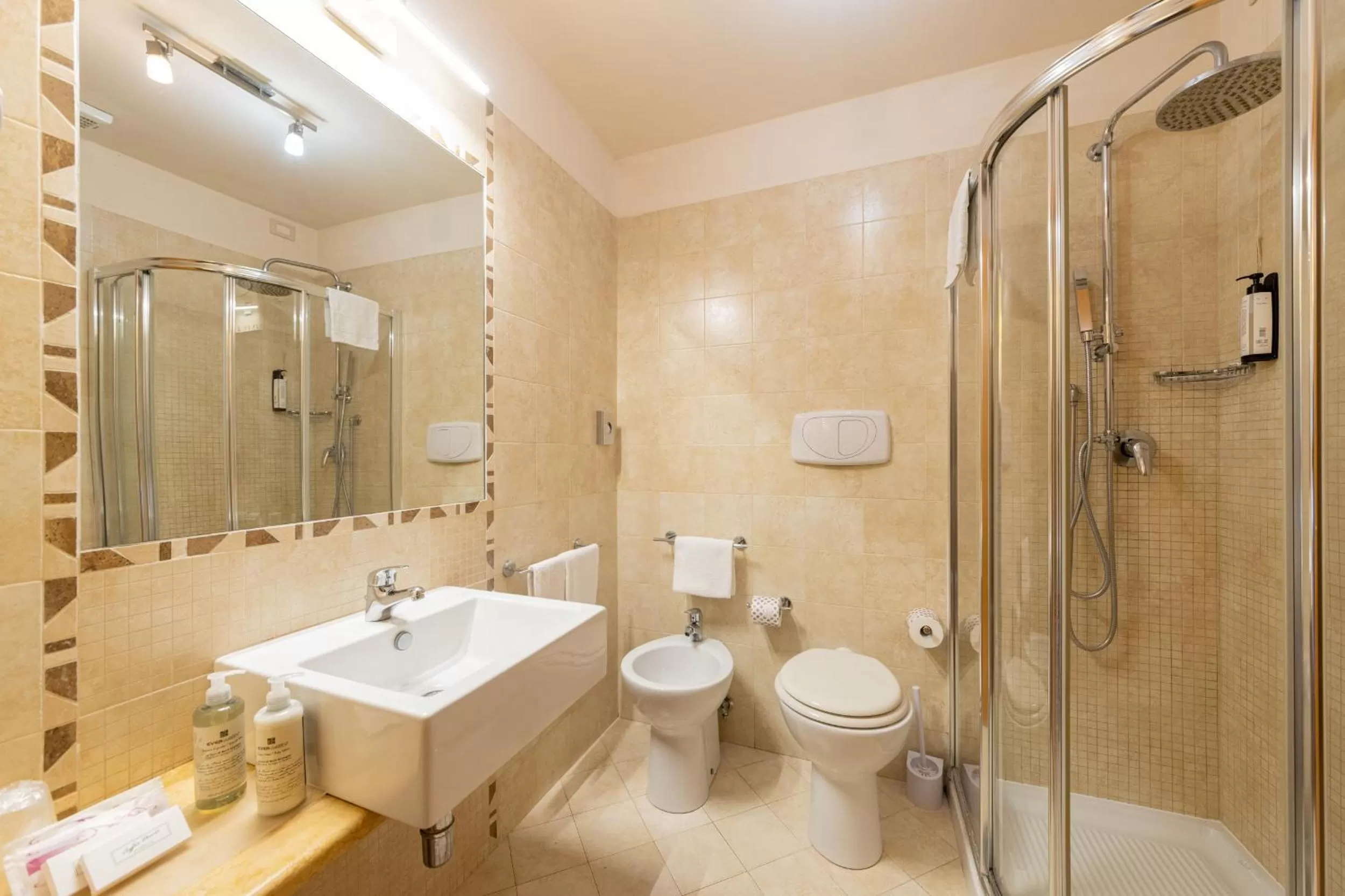 Shower in Hotel Venice Resort Airport