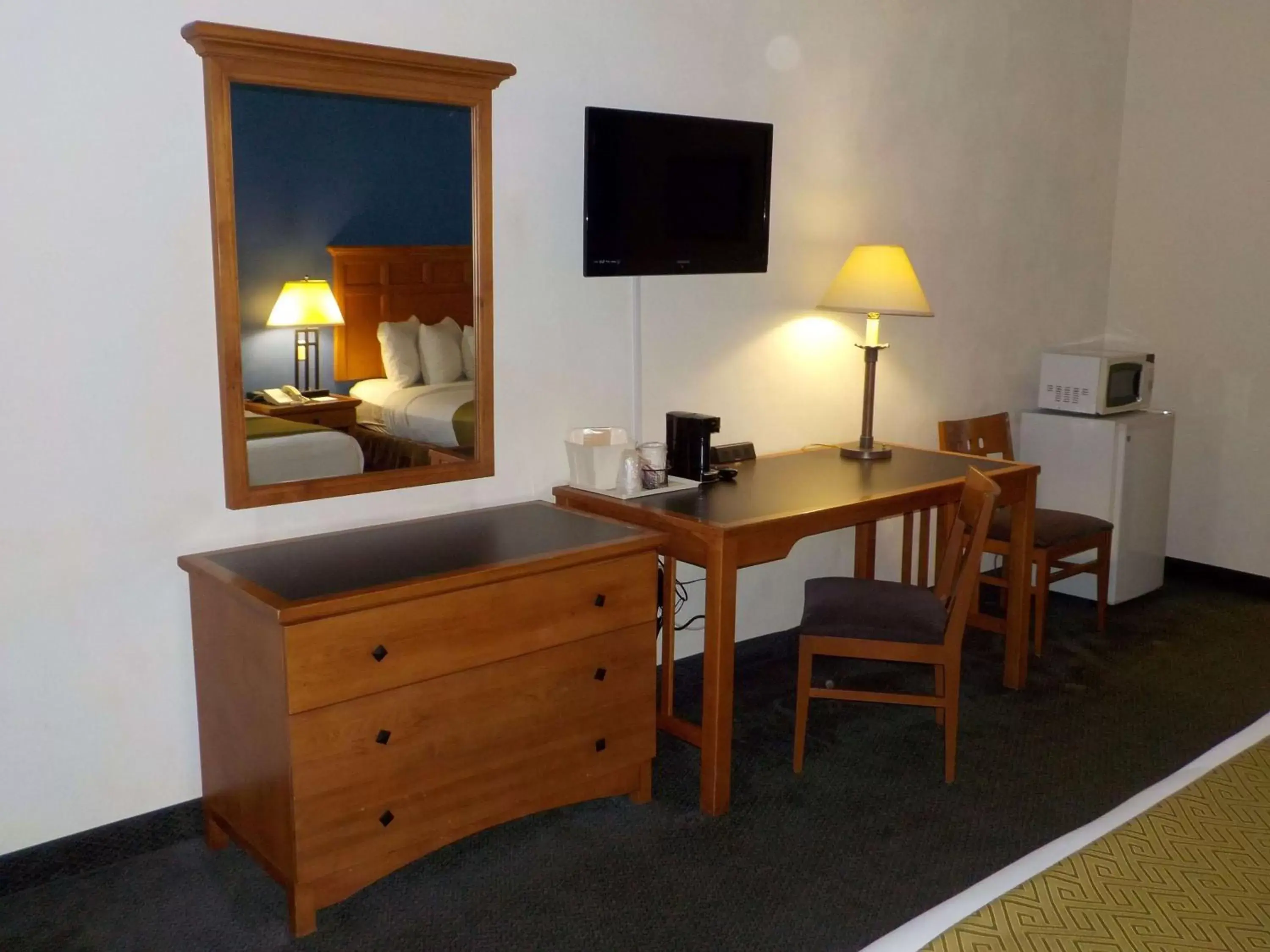 Photo of the whole room, TV/Entertainment Center in SureStay Hotel by Best Western Greenville