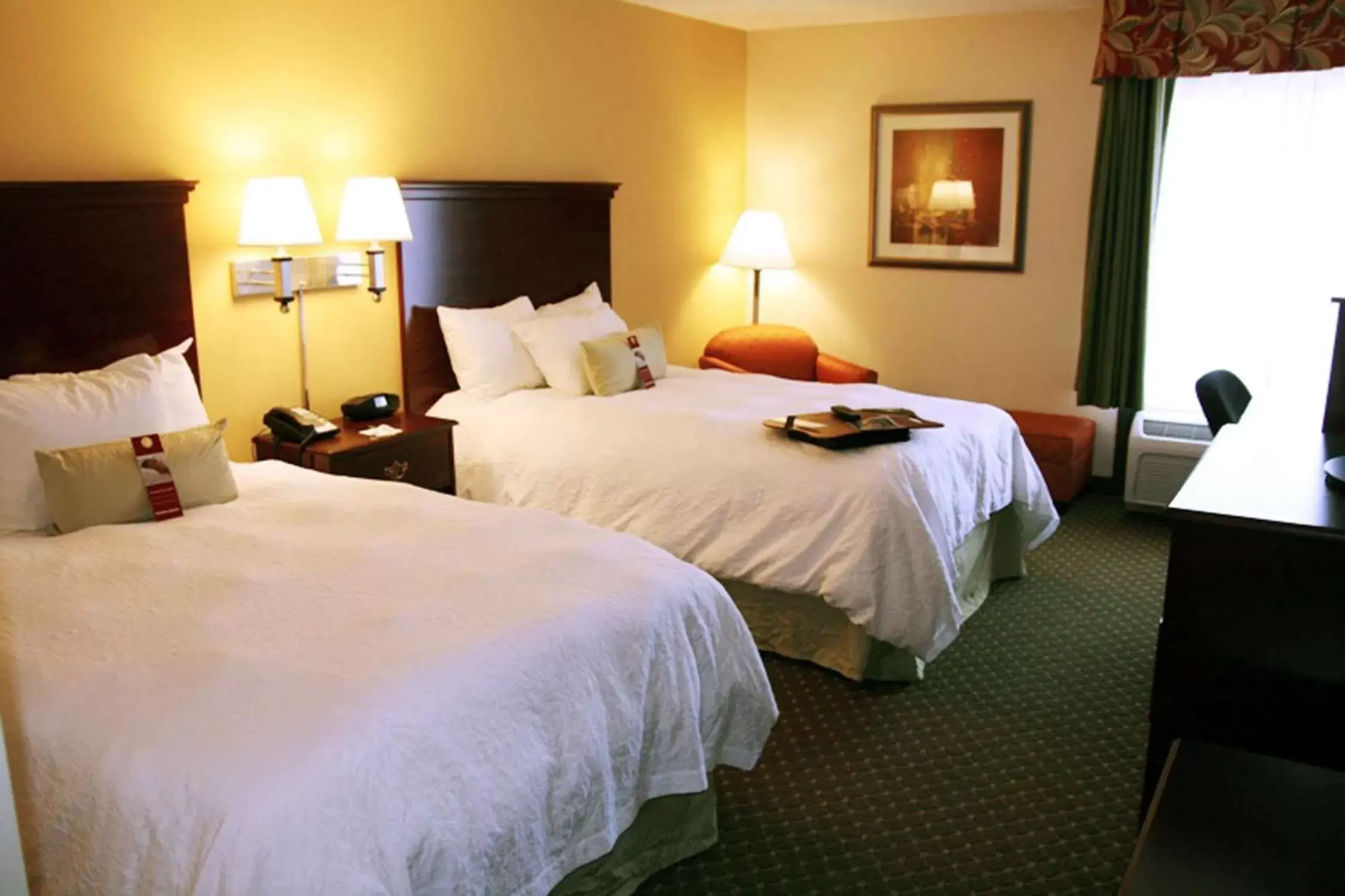 Bedroom, Bed in Hampton Inn New Bern