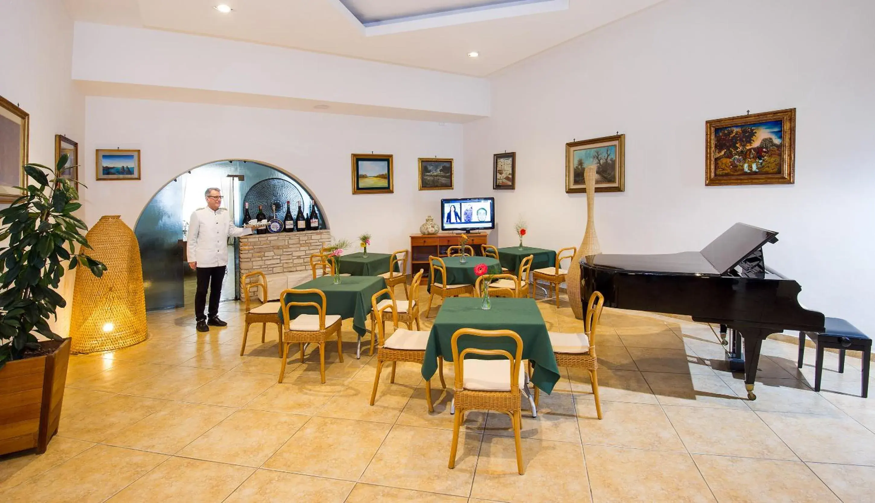 Business facilities, Restaurant/Places to Eat in Joli Park Hotel - Caroli Hotels